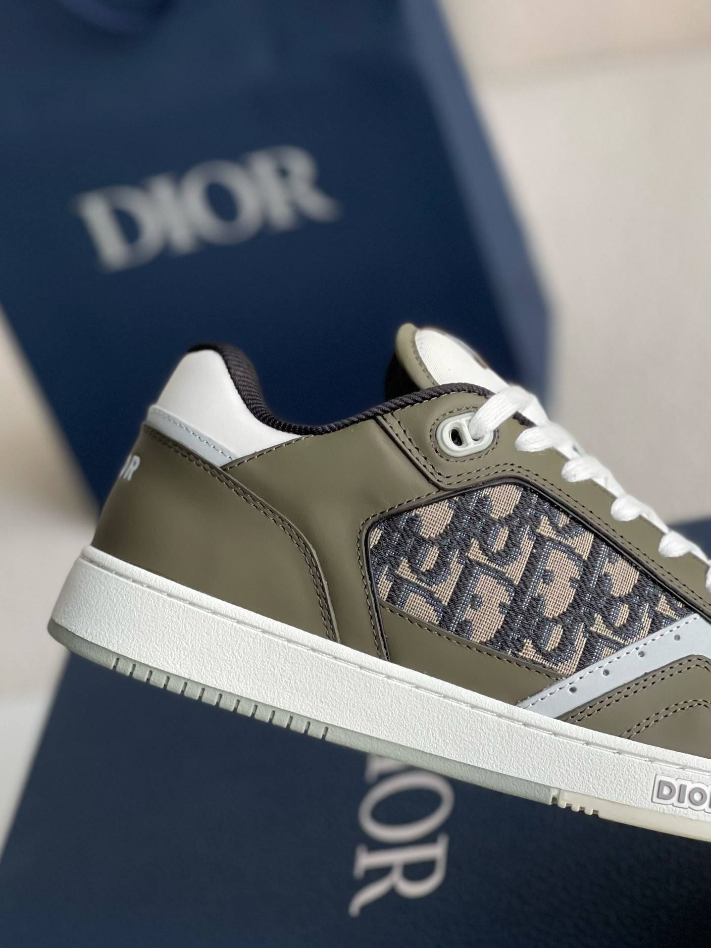 D*OR HIGH LEVEL B27 Sneaker