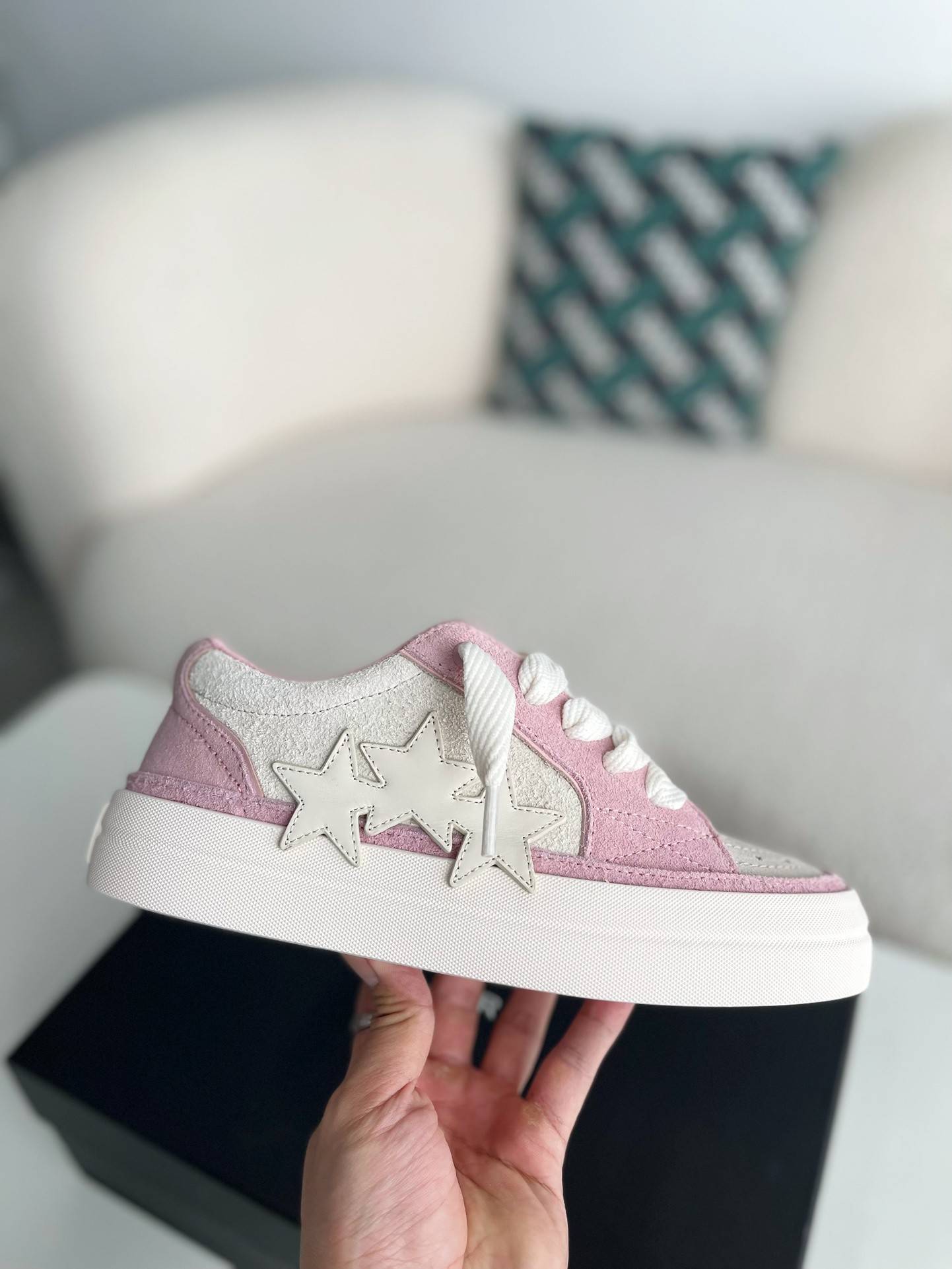 A*RI Sneakers