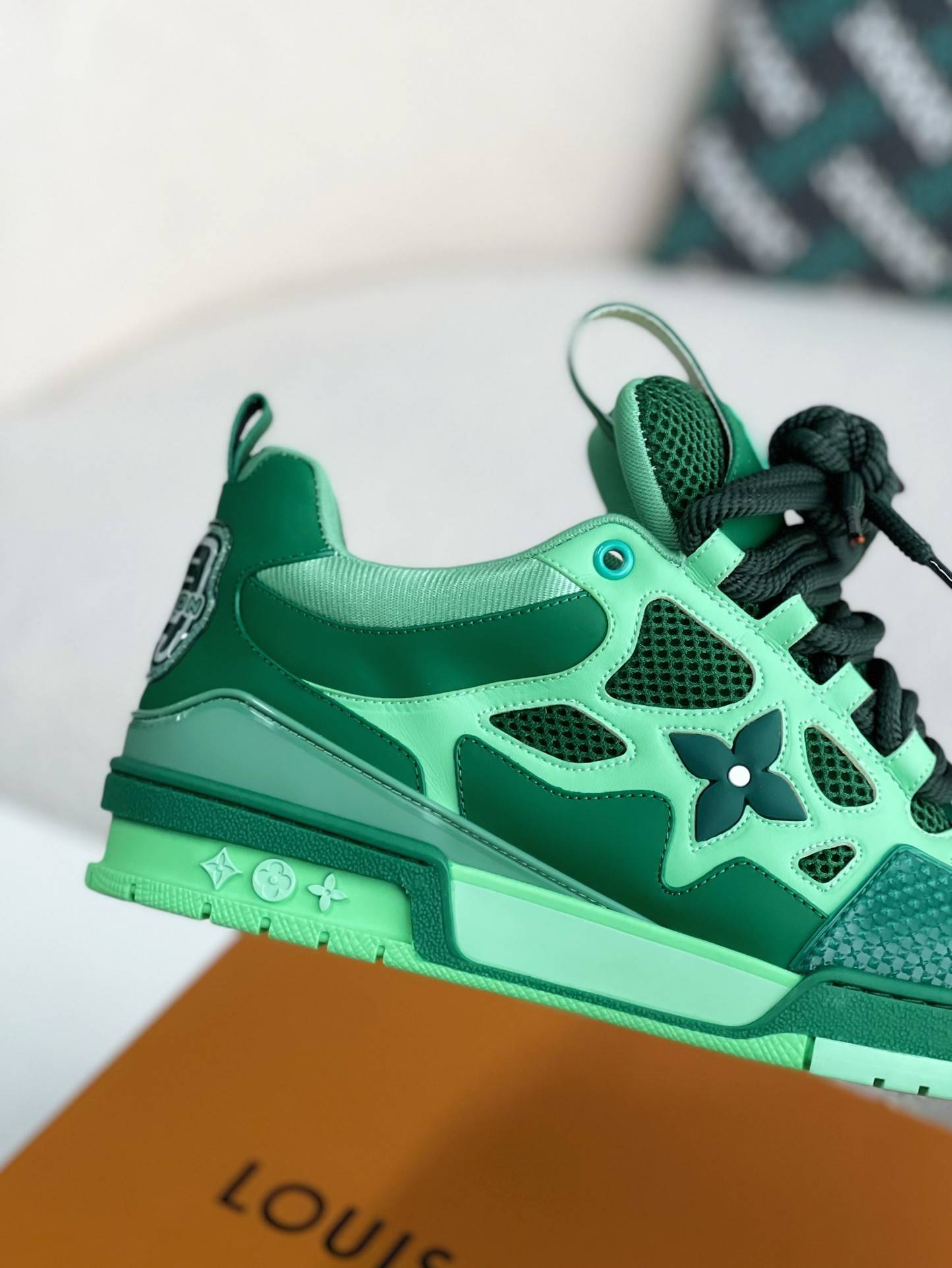 L*V RUNNER TATIC sneakers