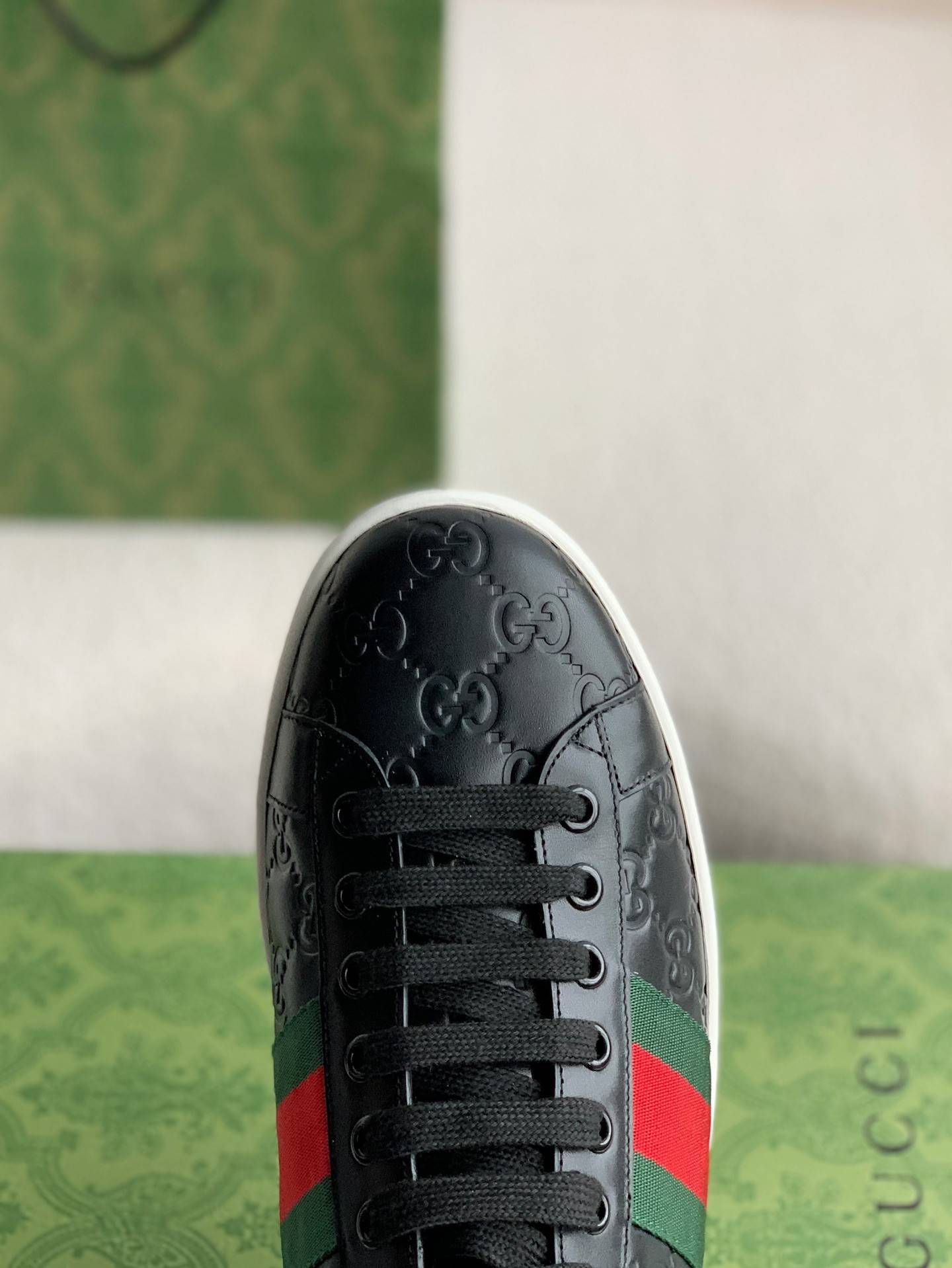 GU*Isneakers Support chip phone sensing