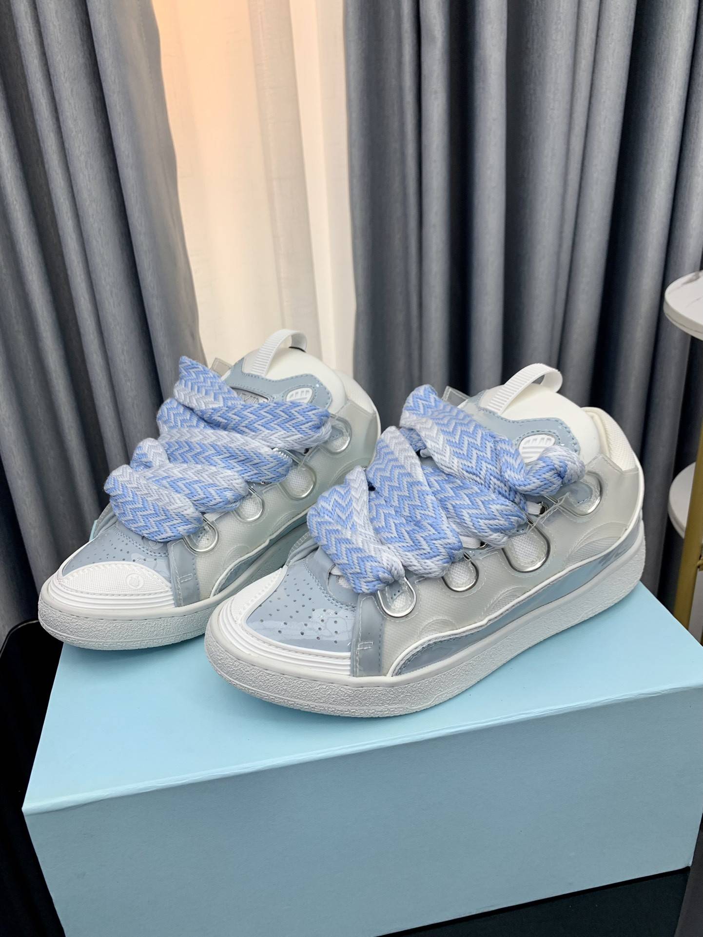 LA*N Sneaker