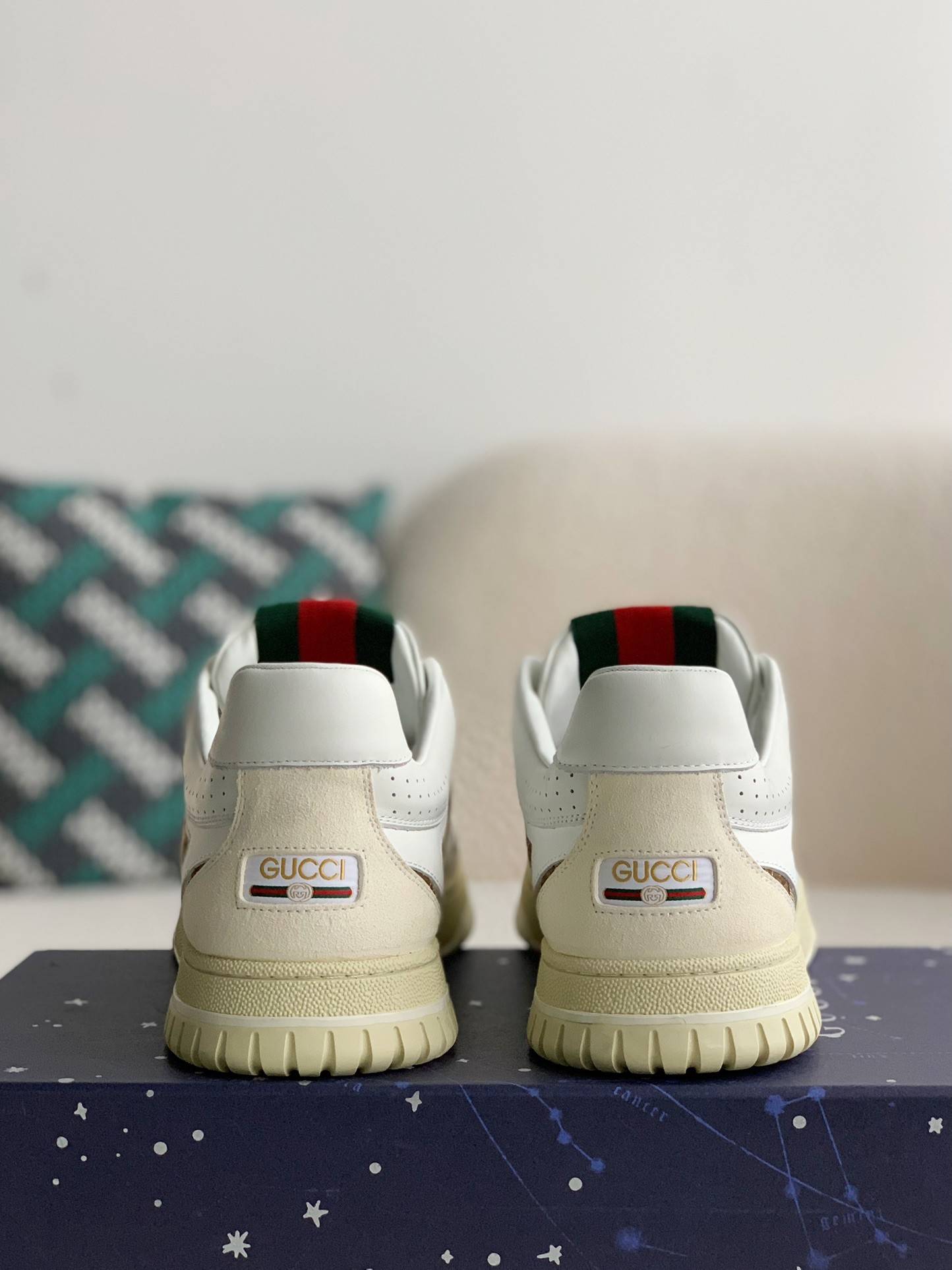 GU*INew Sneakers