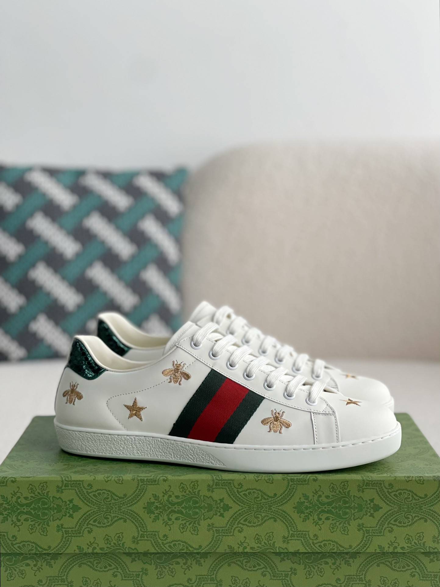 GU*ISneakers