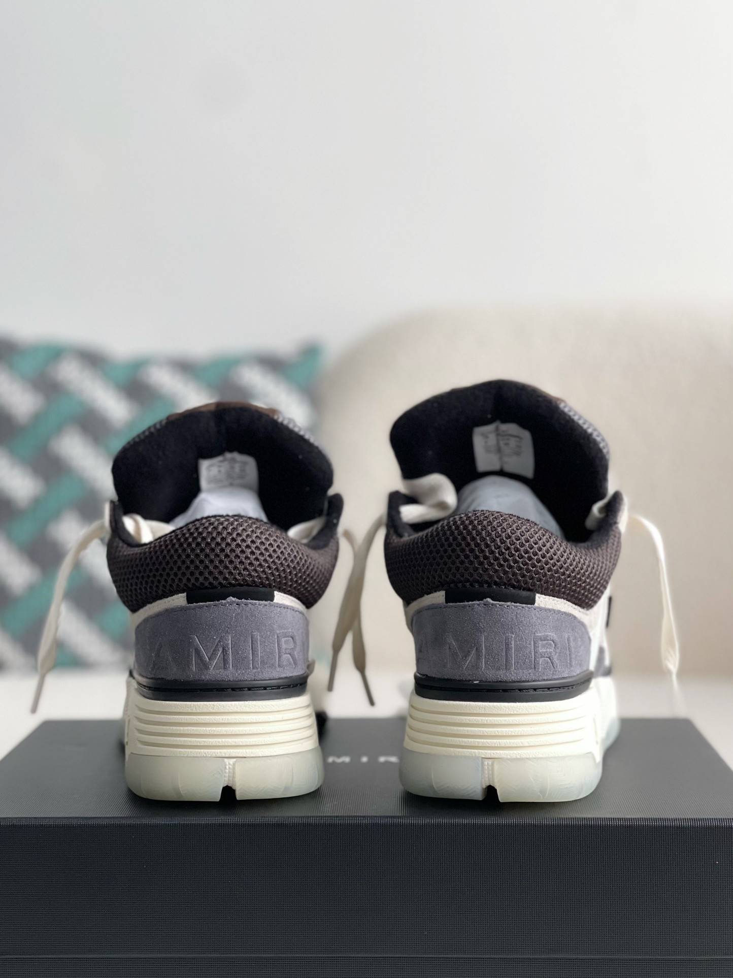 A*RI sneaker
