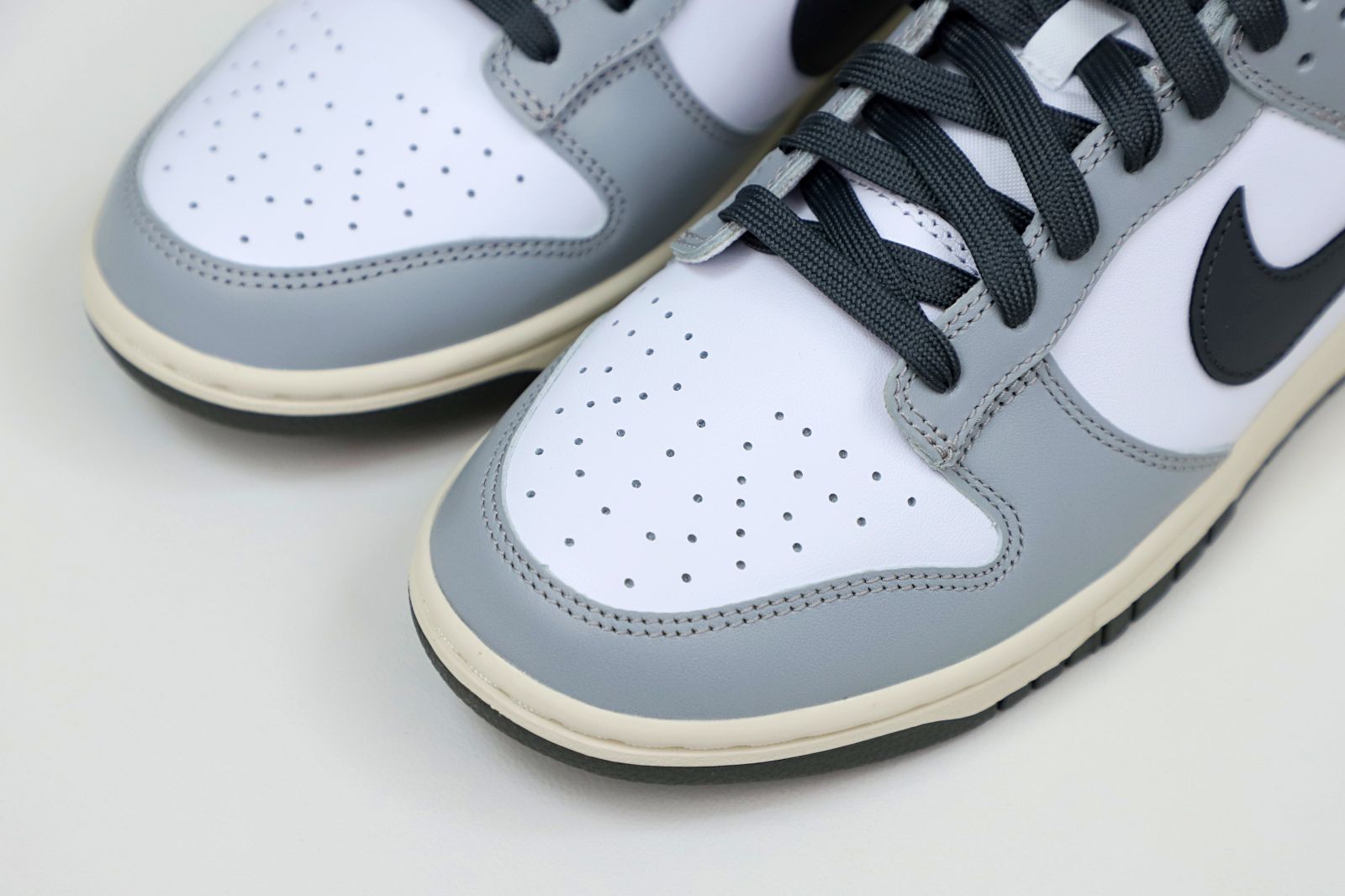 Nike Dunk Low  Light Smoke Grey