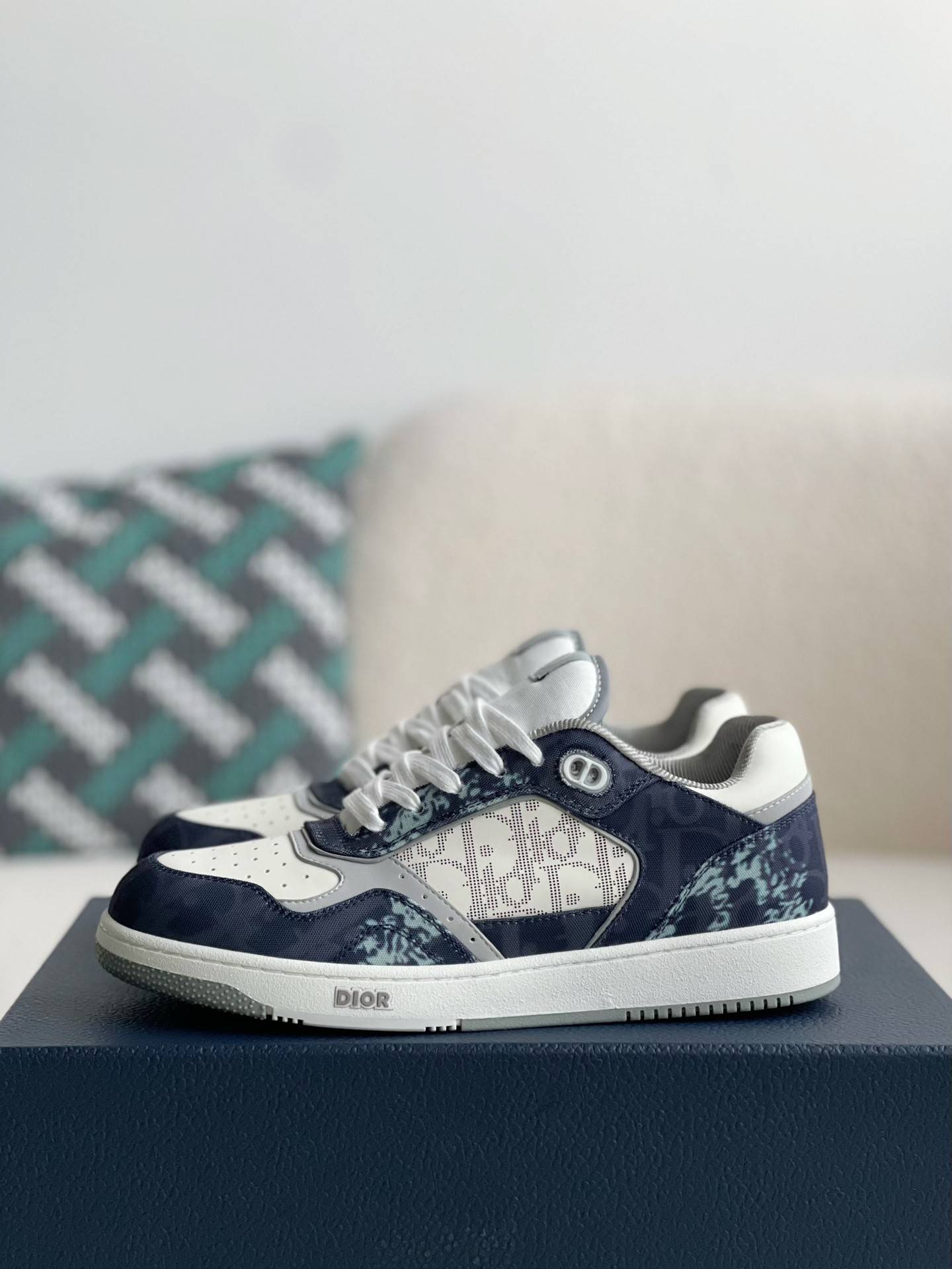 D*OR New B27 Sneaker