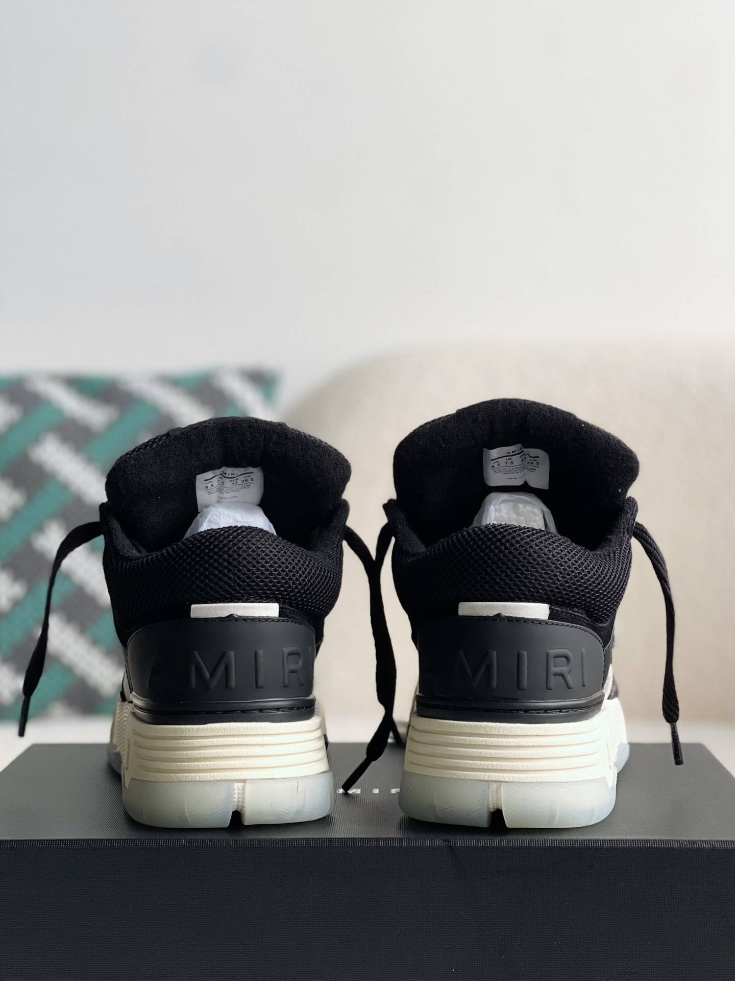 A*RI Sneakers