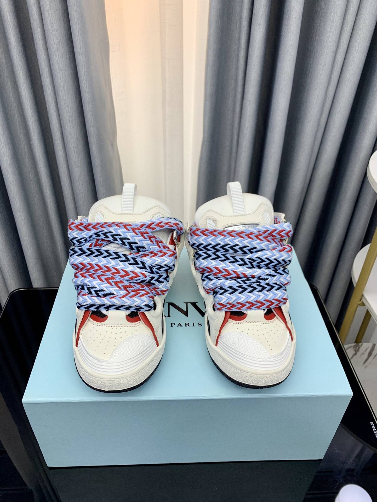 LA*N Sneaker