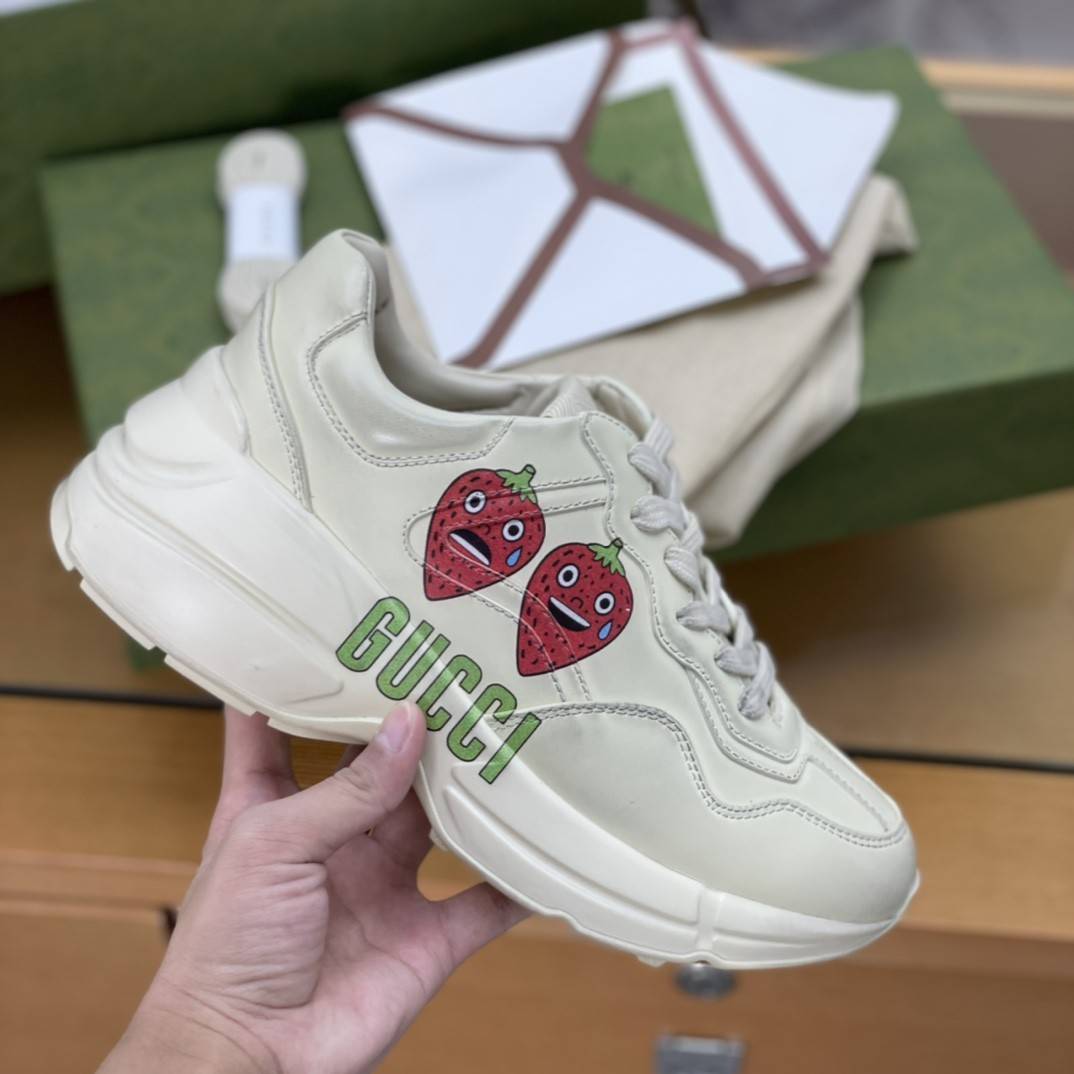 GU*IRetro Clunky Sneaker
