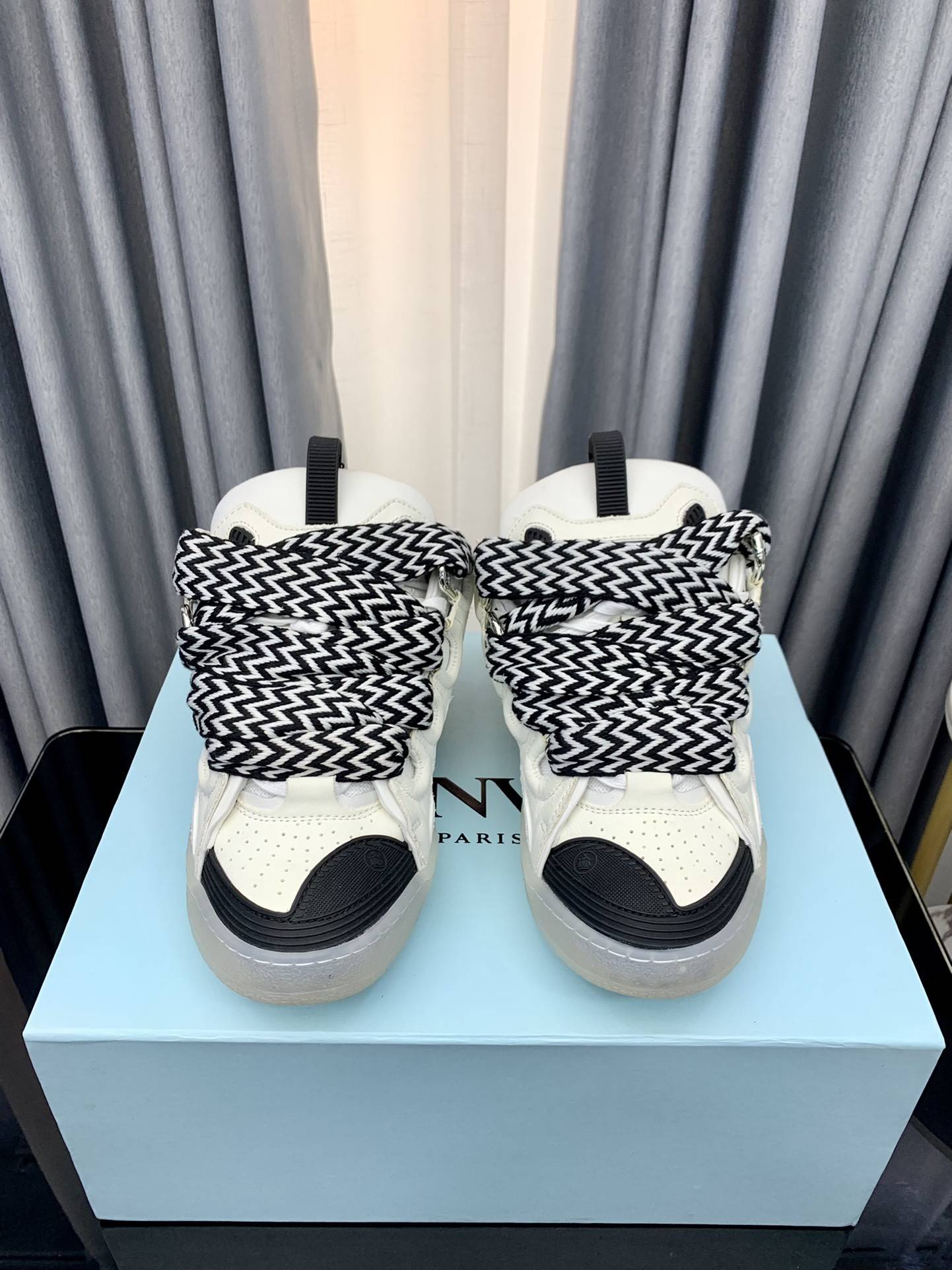 LA*N Sneaker