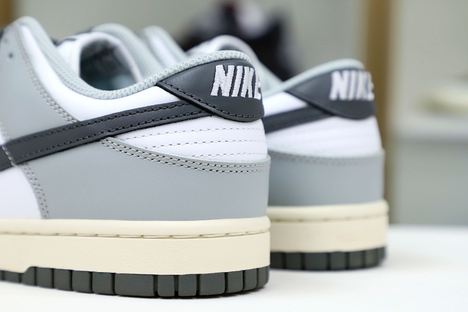 Nike Dunk Low  Light Smoke Grey