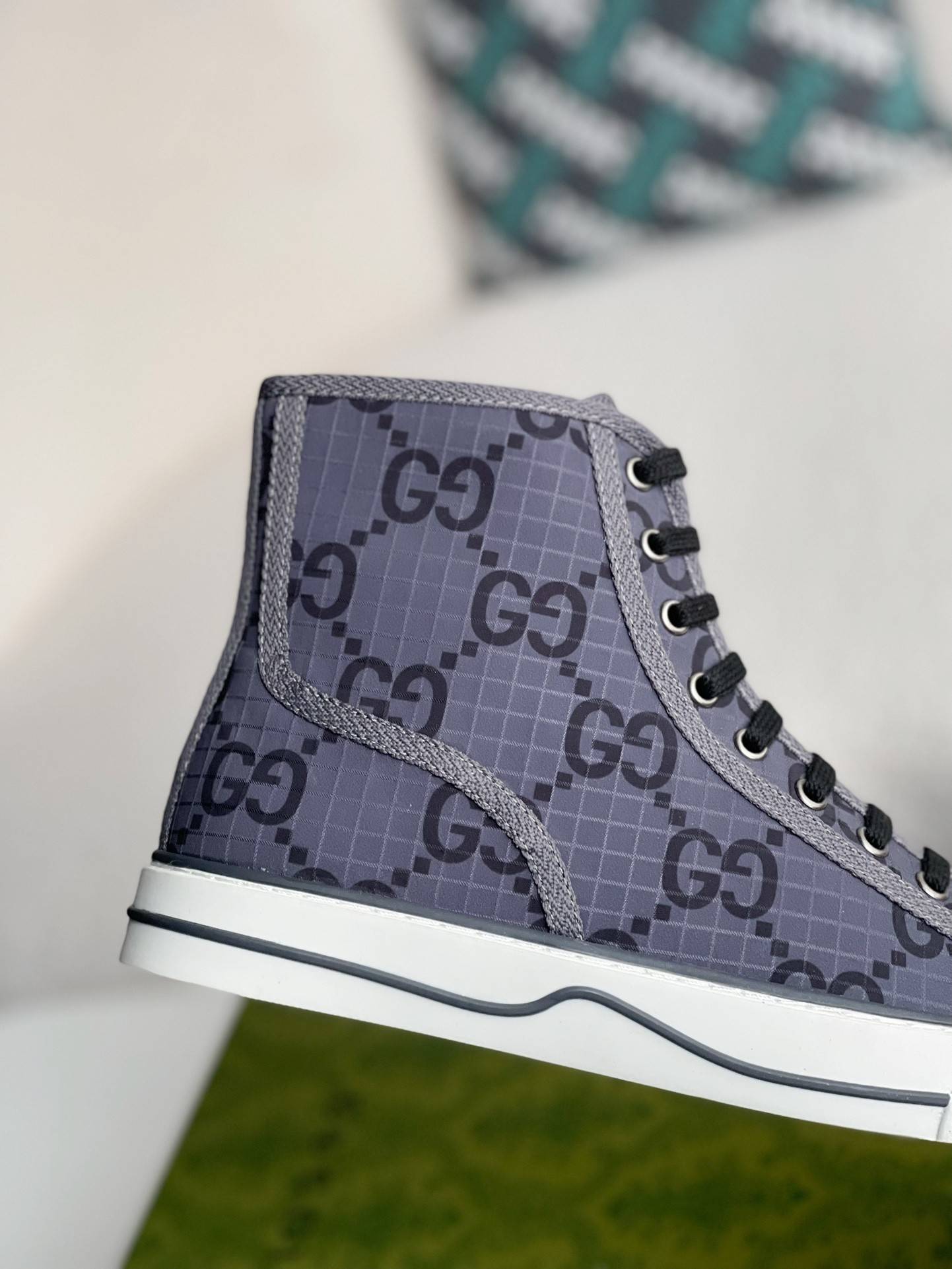 GU*IHigh-top shoes