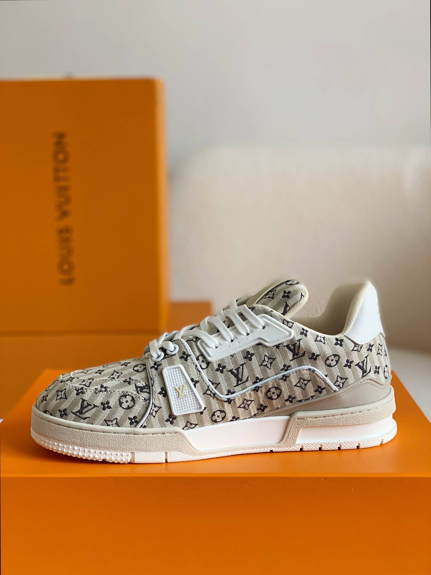 L*V TRAINER SNEAKERS