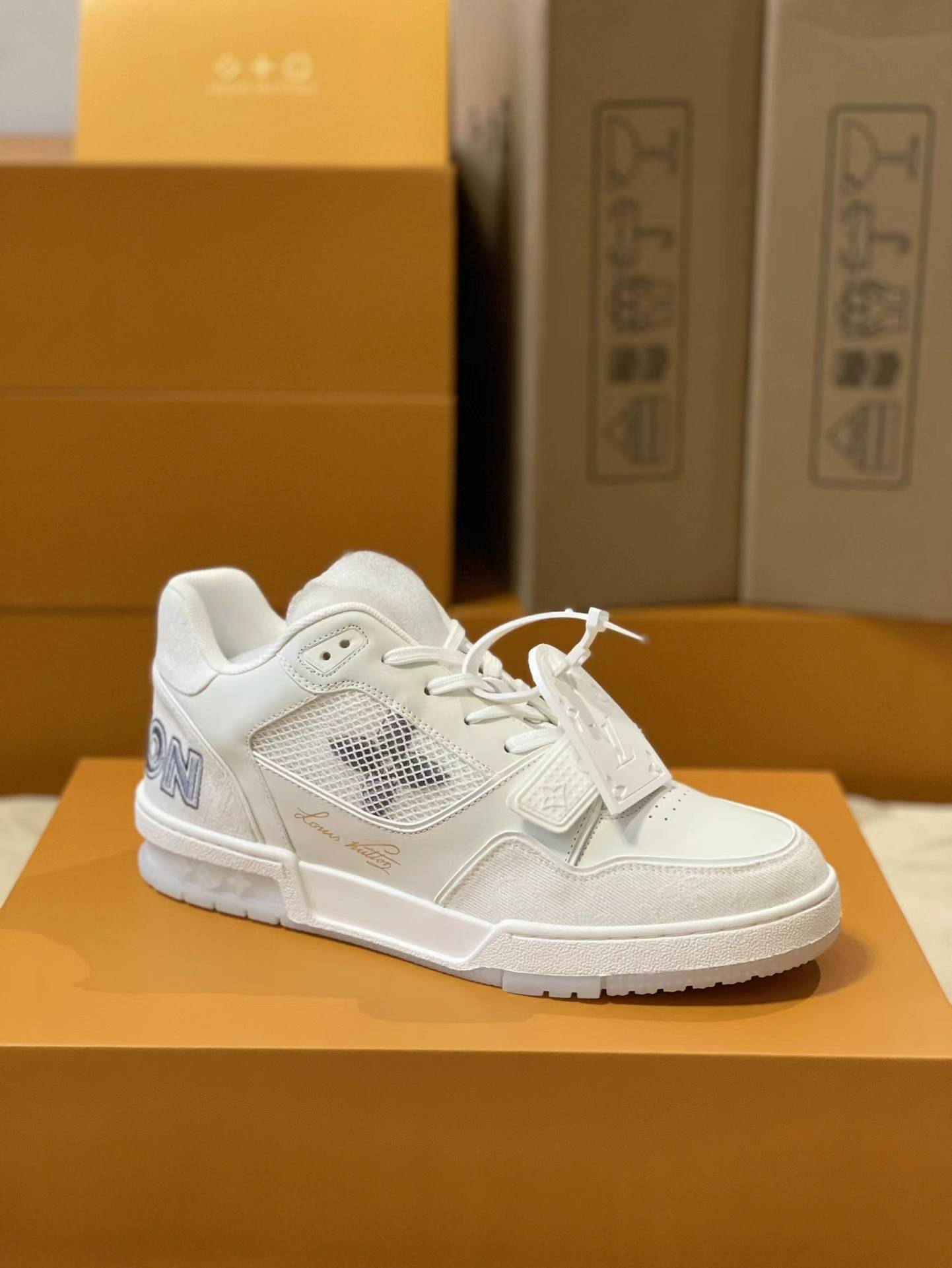 L*V TRAINER 1A9IQ5 Sneakers Fall/Winter