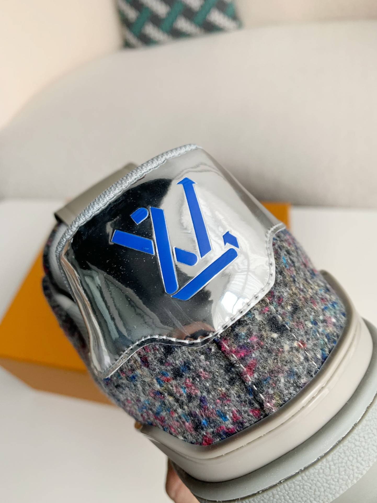 L*V SNEAKERS