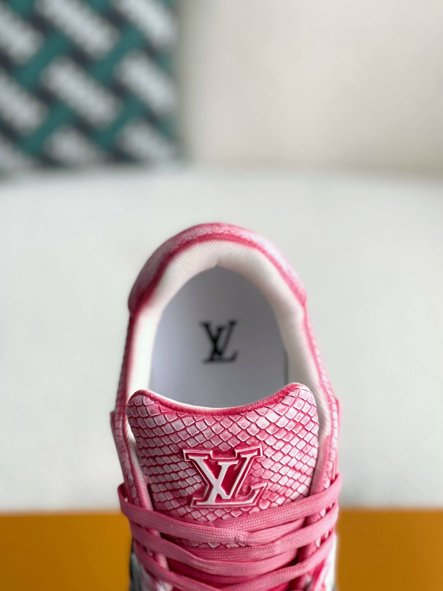 L*V TRAINER SNEAKERS