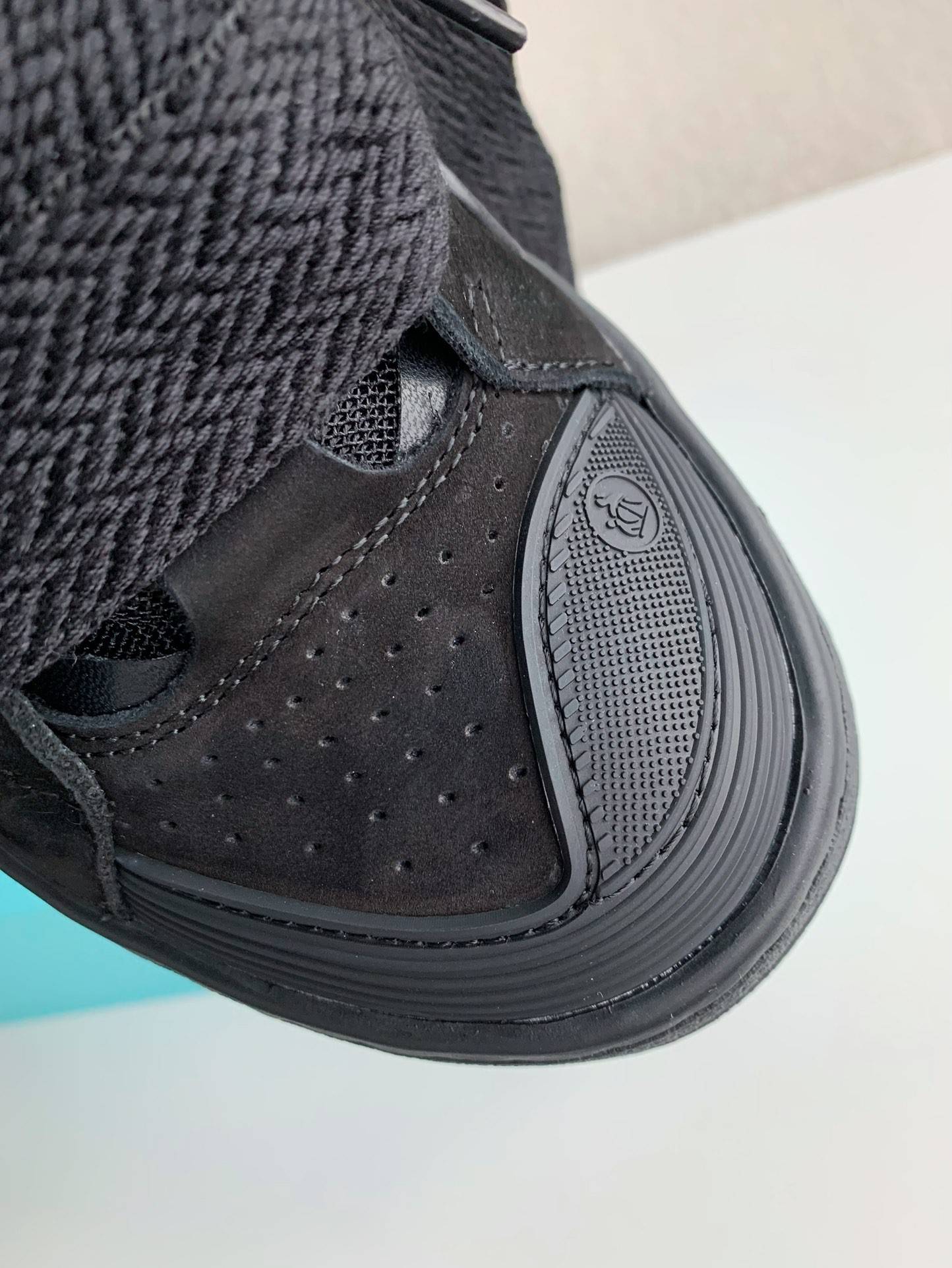 LA*N Sneaker