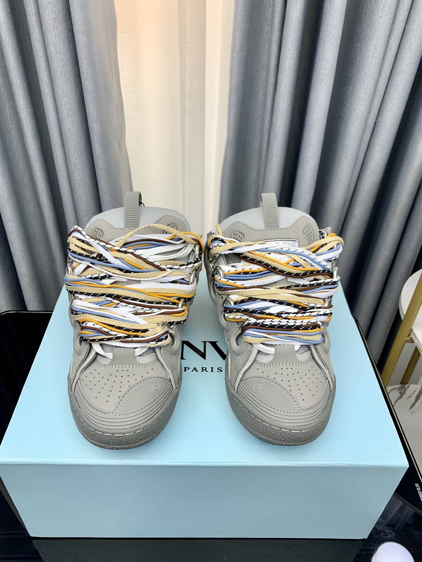 LA*N Sneaker