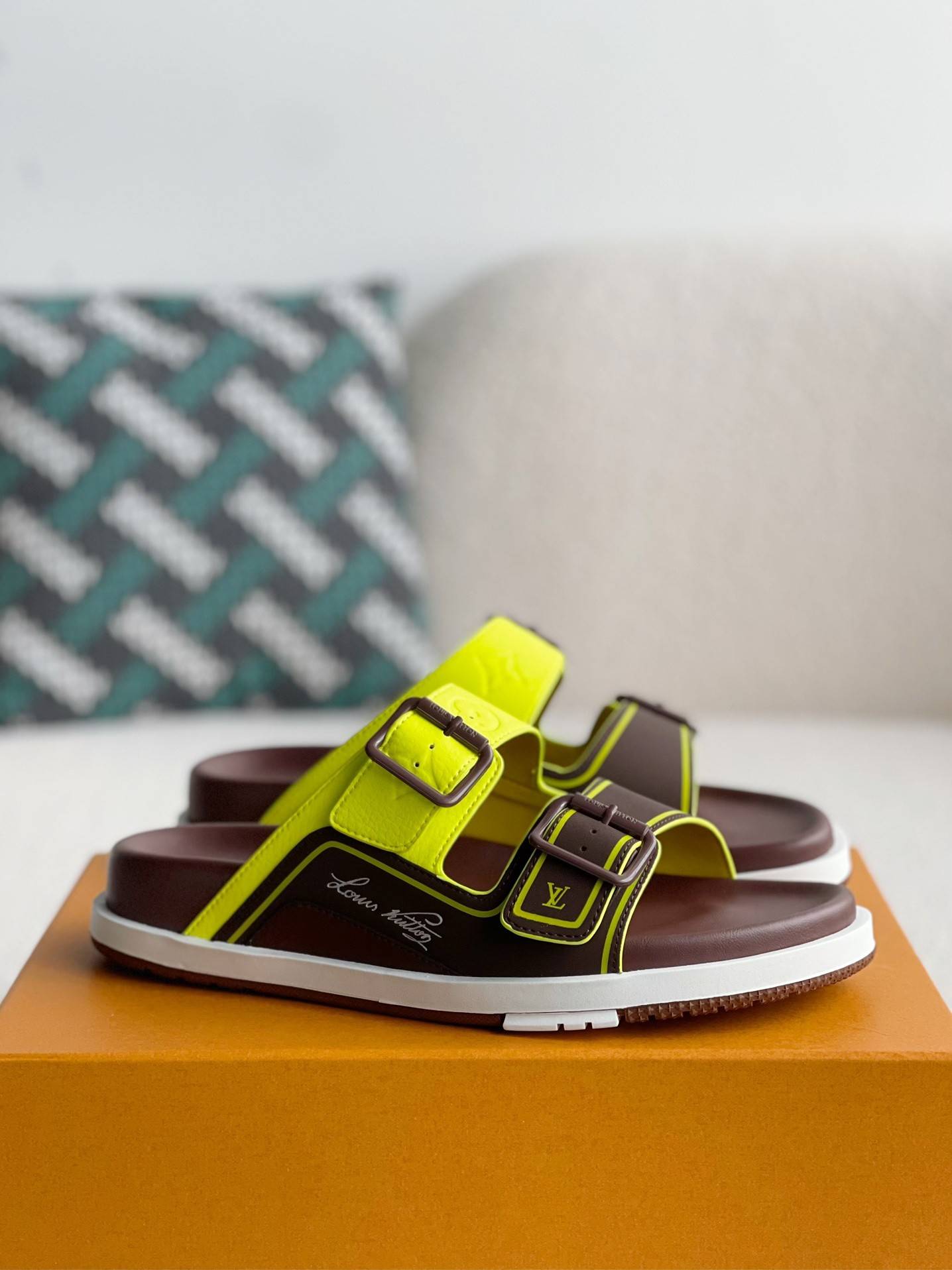 L*V MAN SLIPPERS