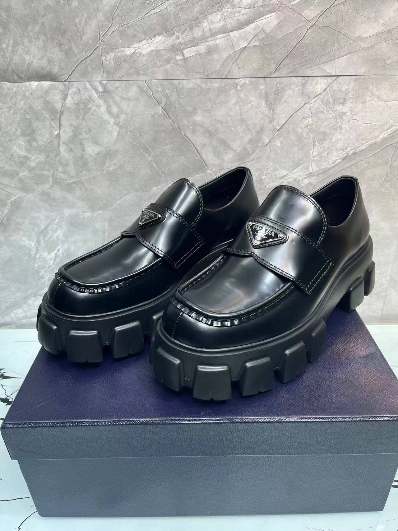 P*DA Carrefour‘s shoes