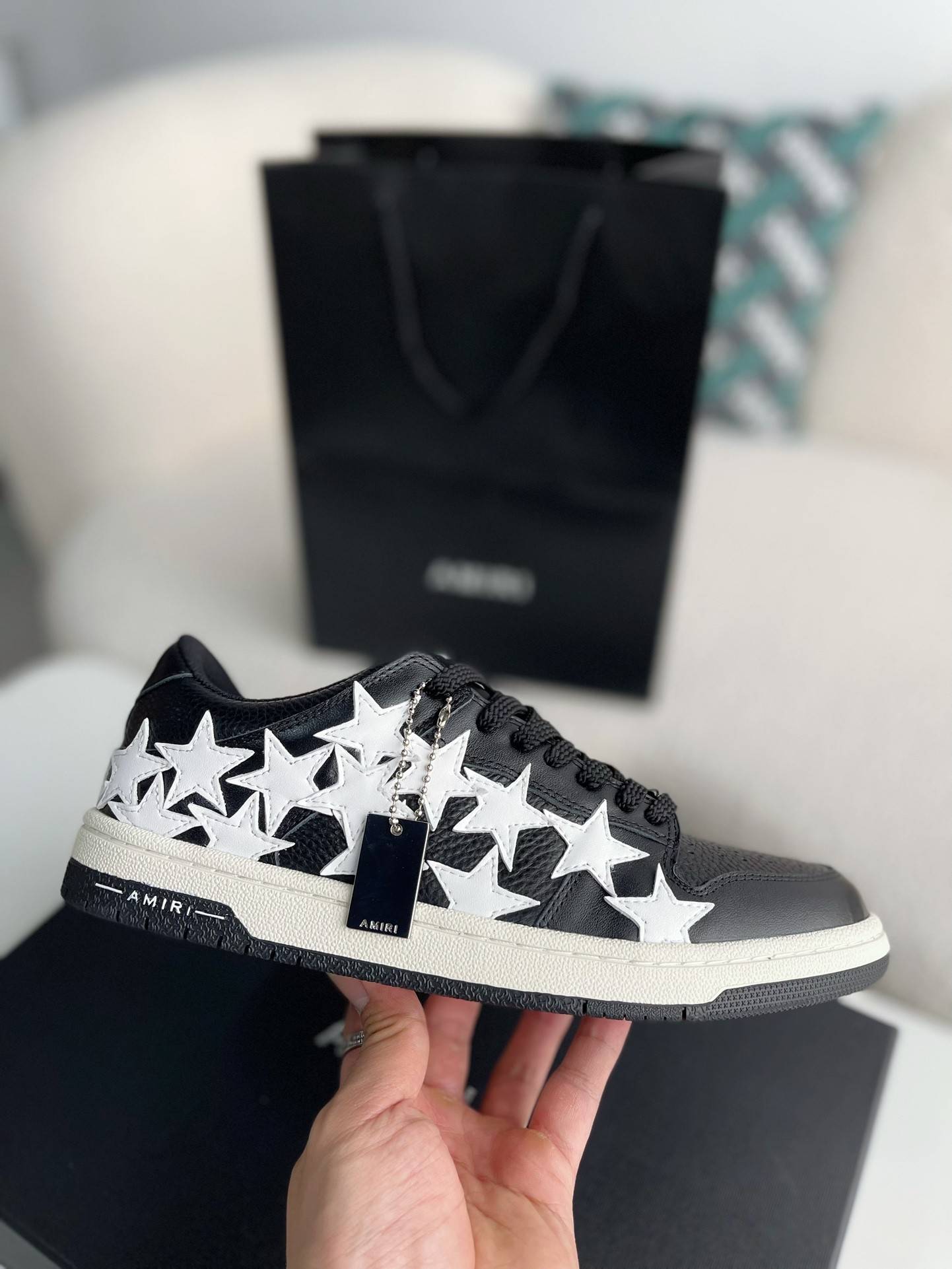 A*RI Sneakers