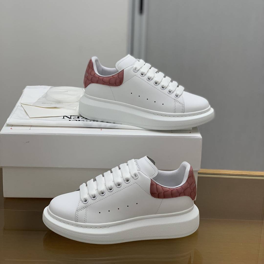 Alexander McQueen MQ Powdery bead Stone grain tail Sneakers