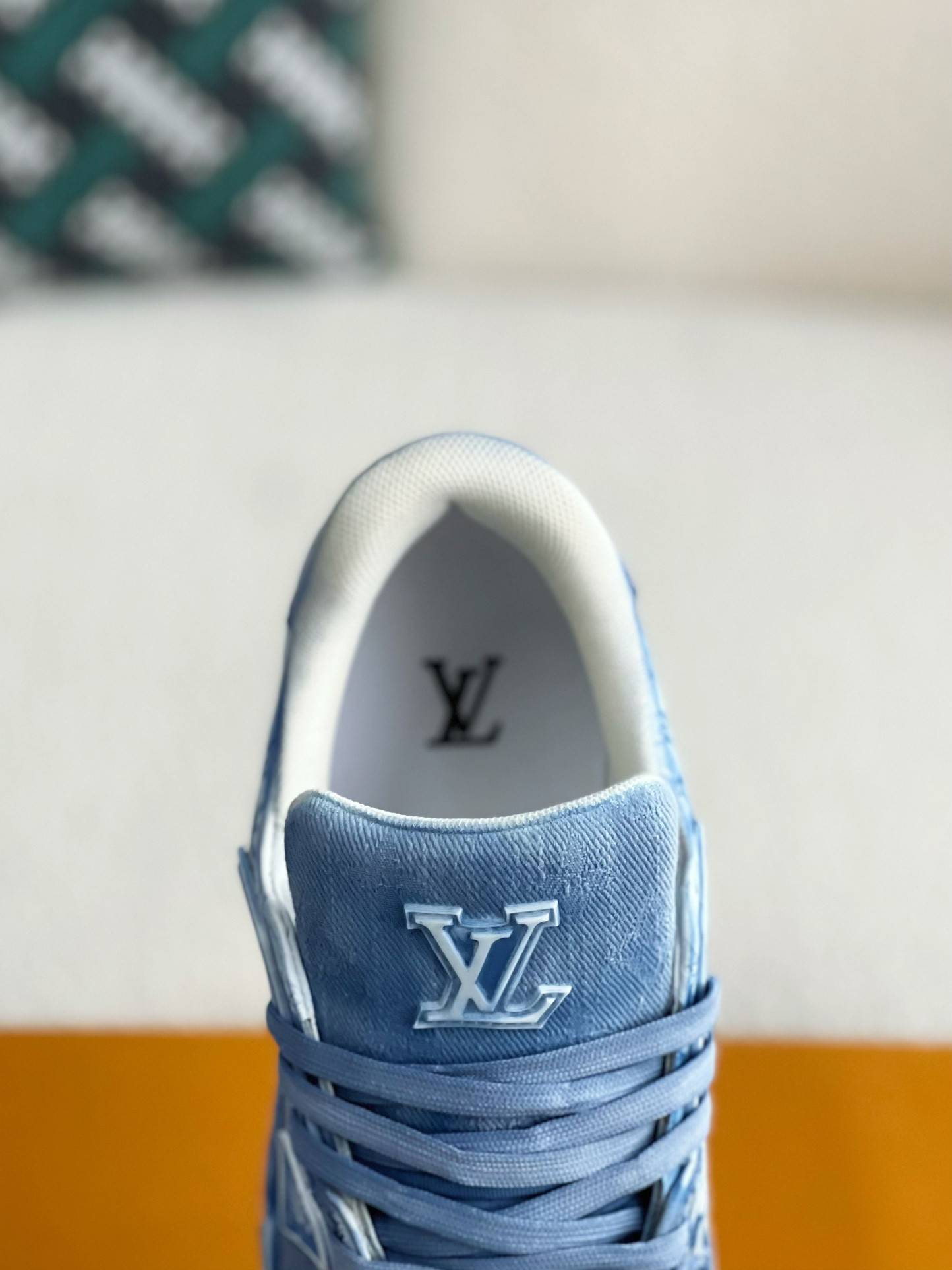 L*V TRAINER SNEAKERS