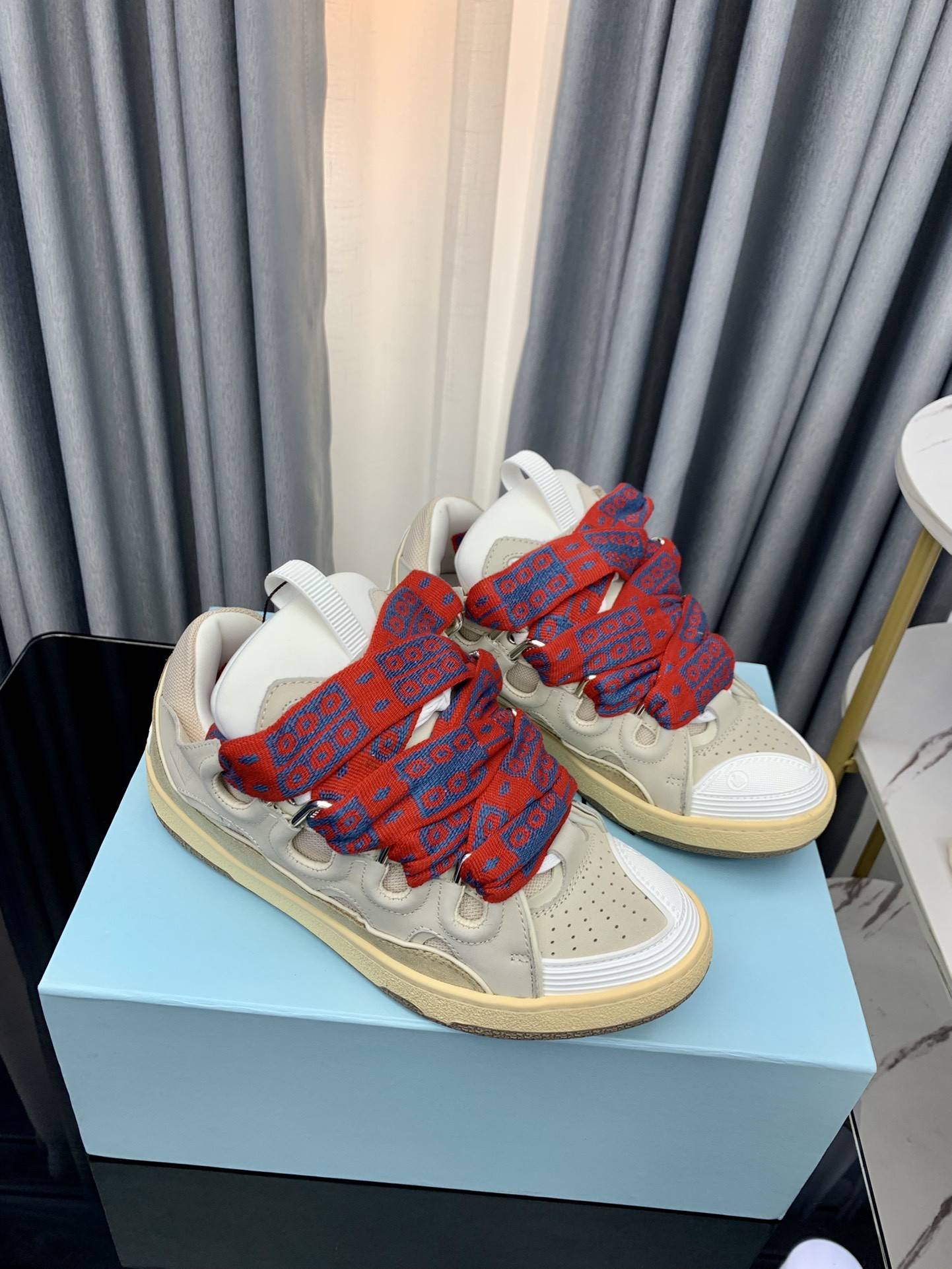 LA*N Sneaker