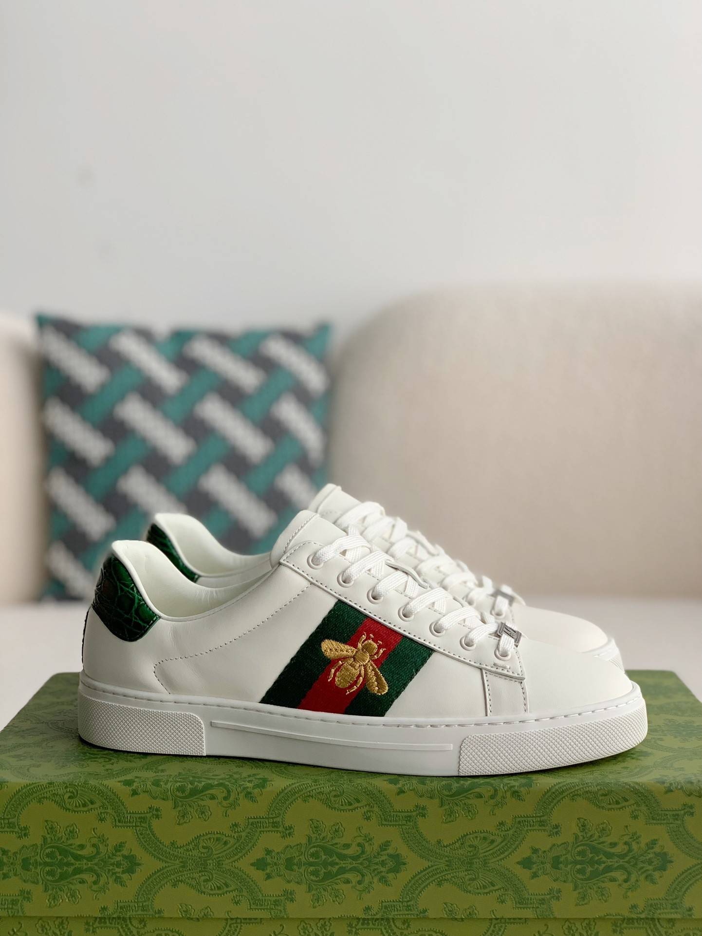 GU*ISneakers