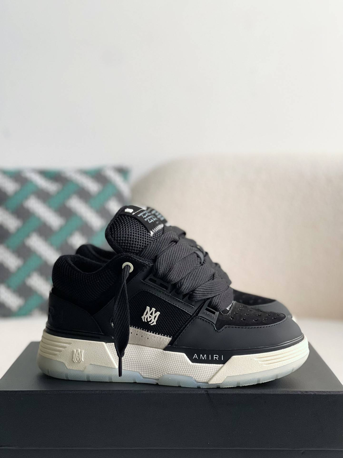 A*RI Sneakers