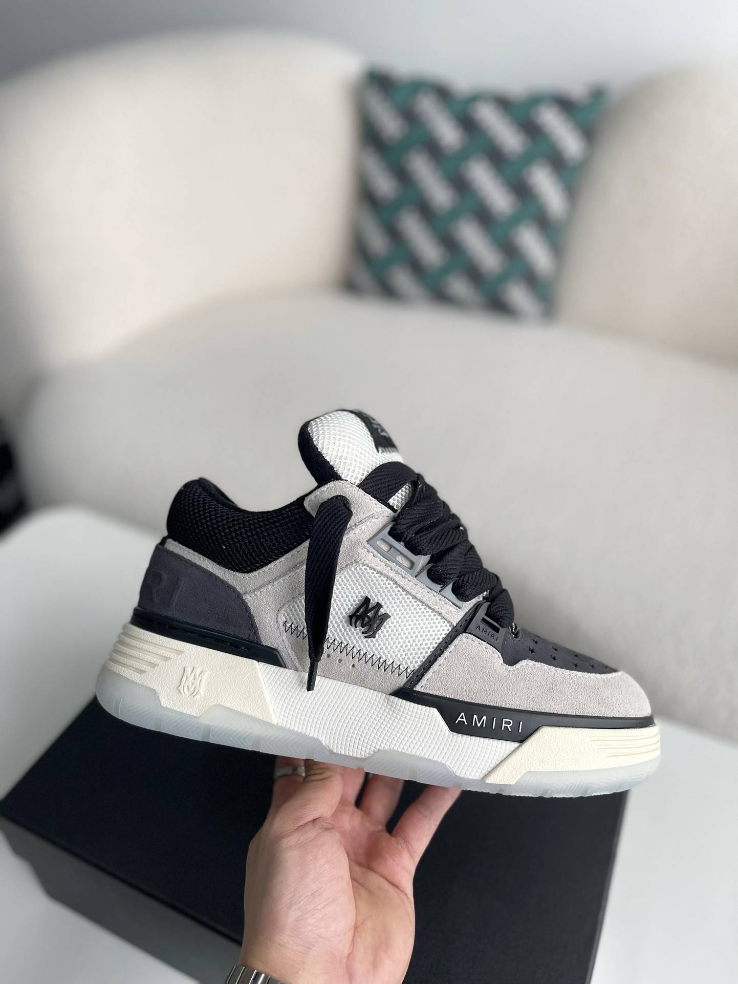 A*RI sneaker