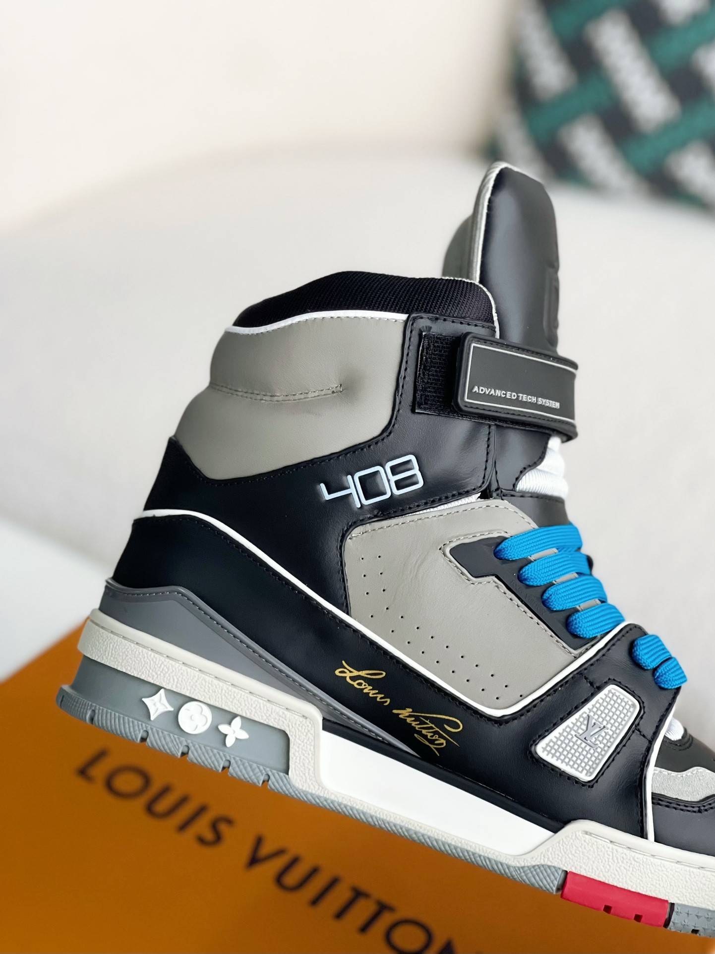 L*V TRAINER SNEAKERS