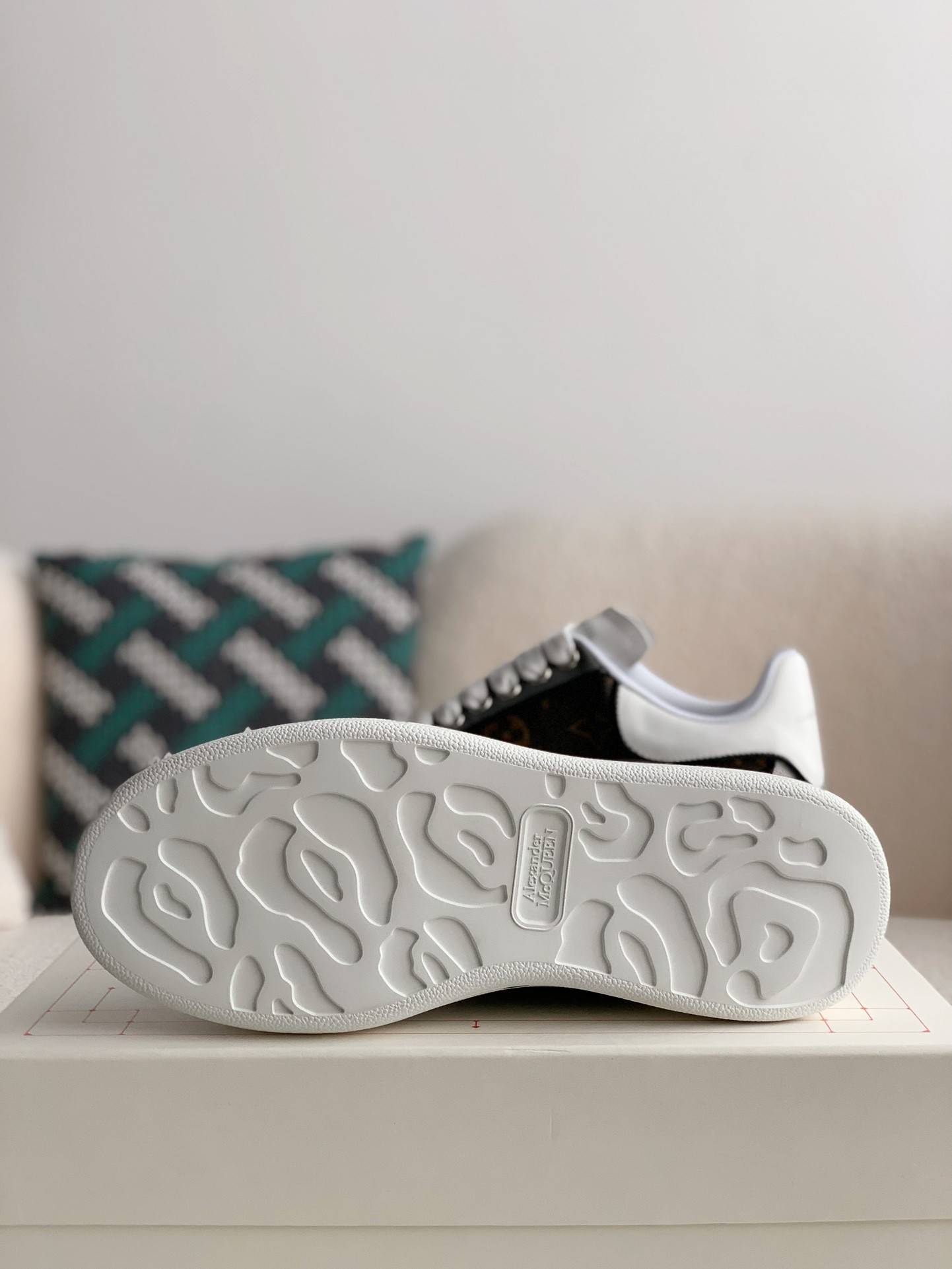 Alexander McQueen x L*V versatile Sneakers