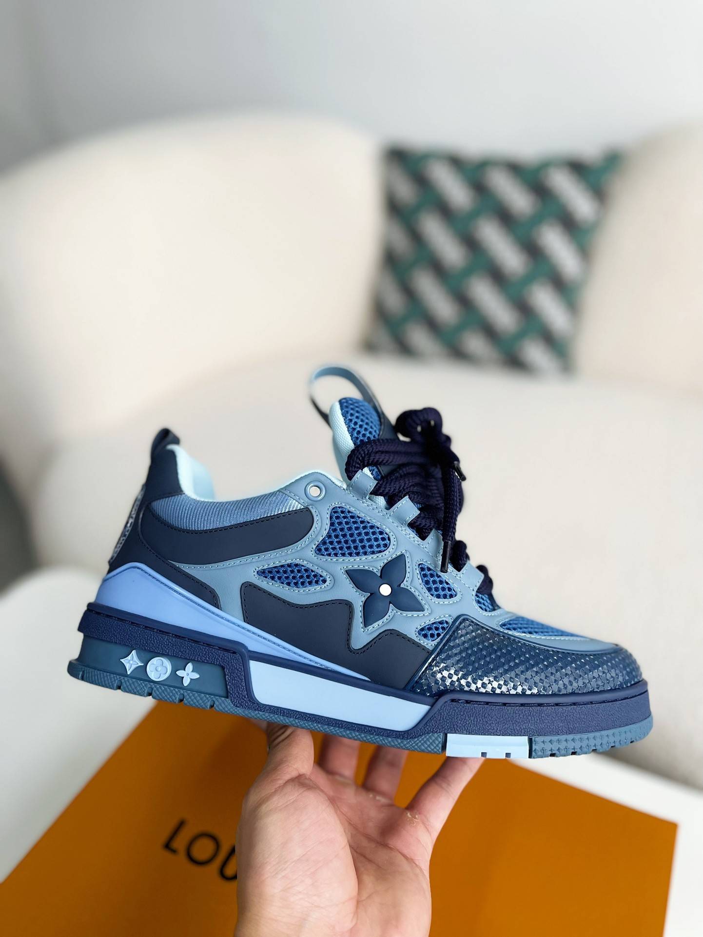 L*V RUNNER TATIC sneakers