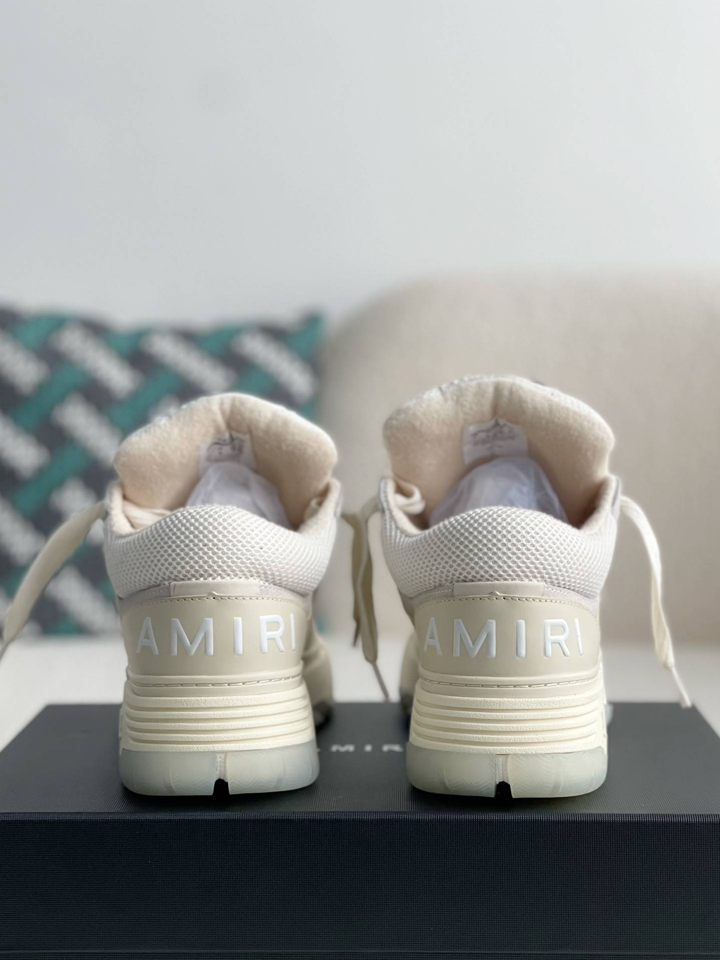 A*RI sneaker