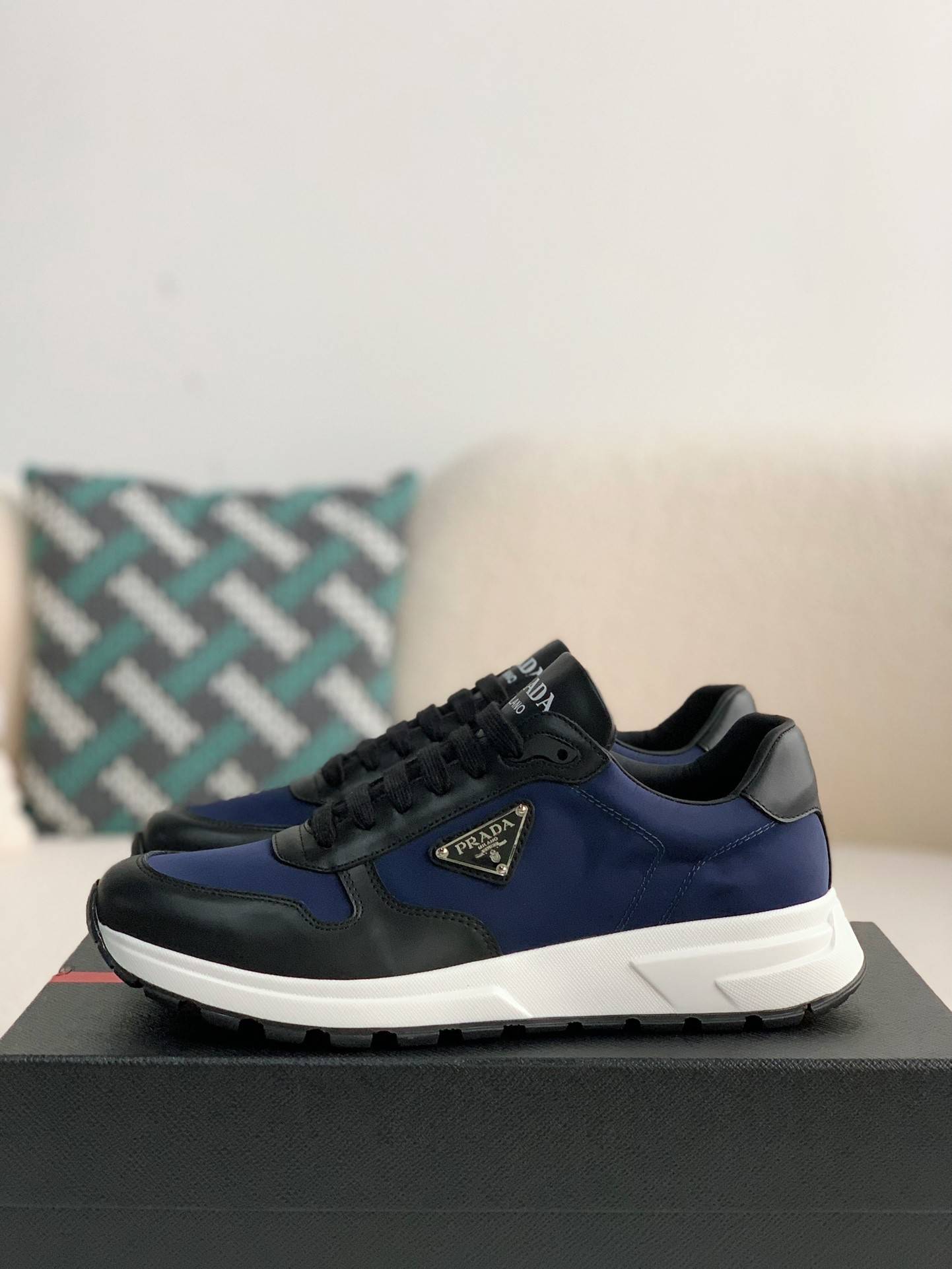 P*DA Sneakers
