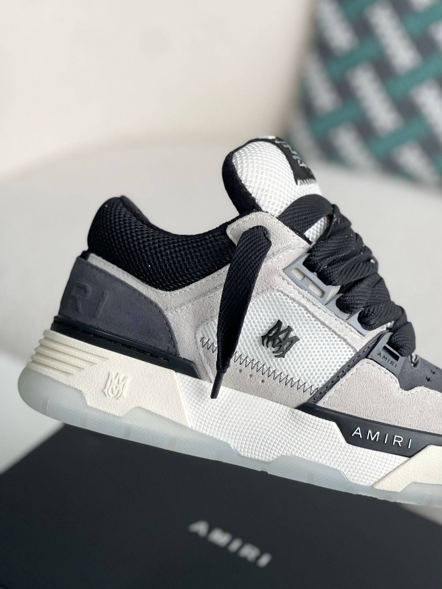 A*RI sneaker