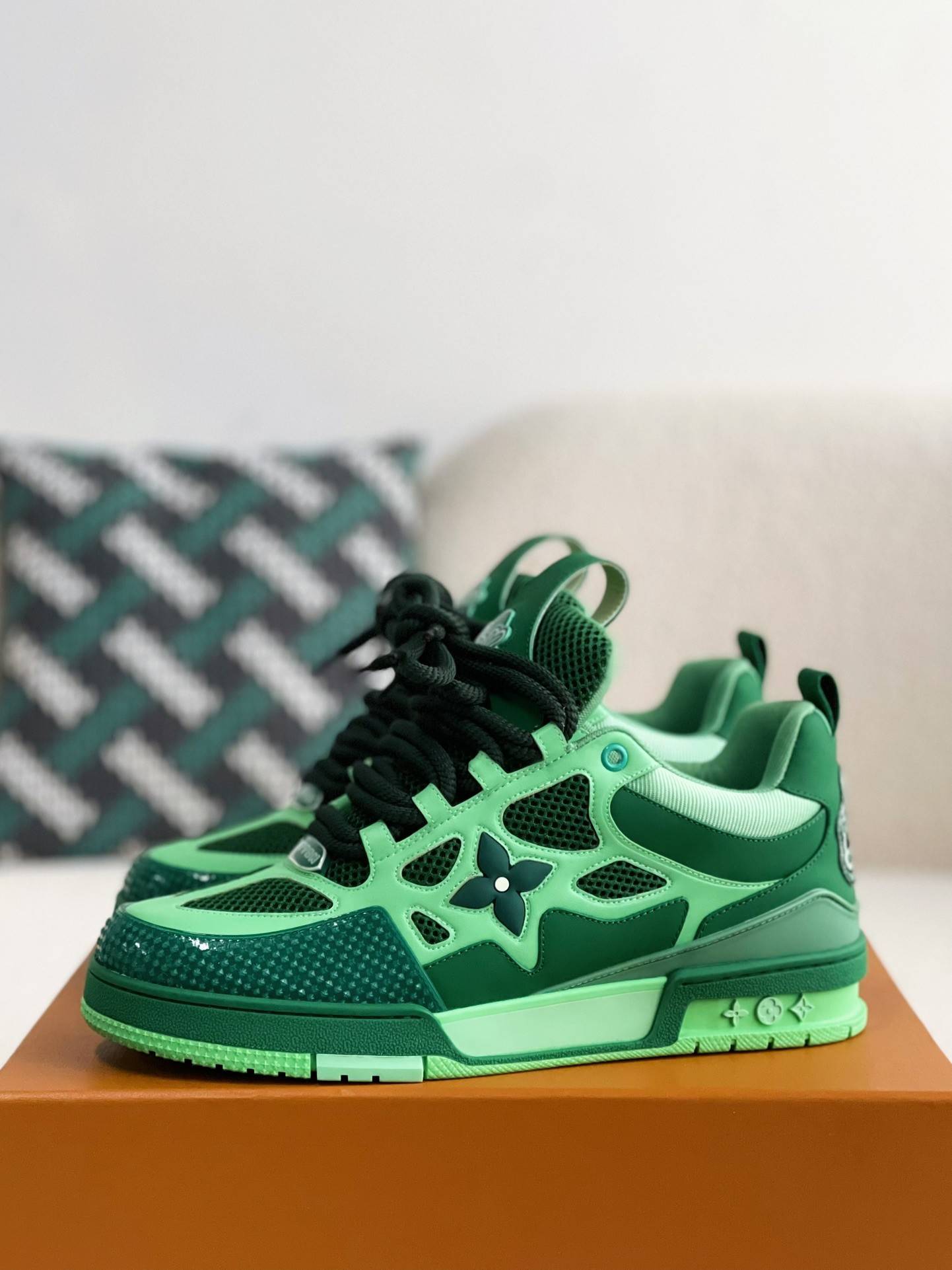L*V RUNNER TATIC sneakers