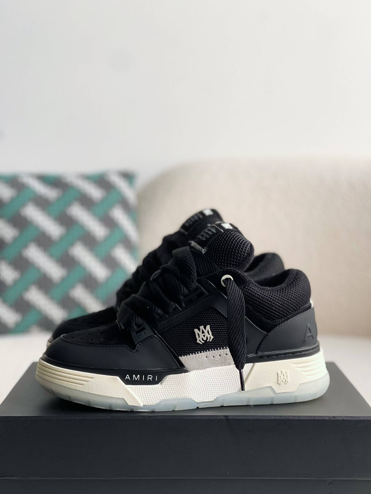 A*RI Sneakers