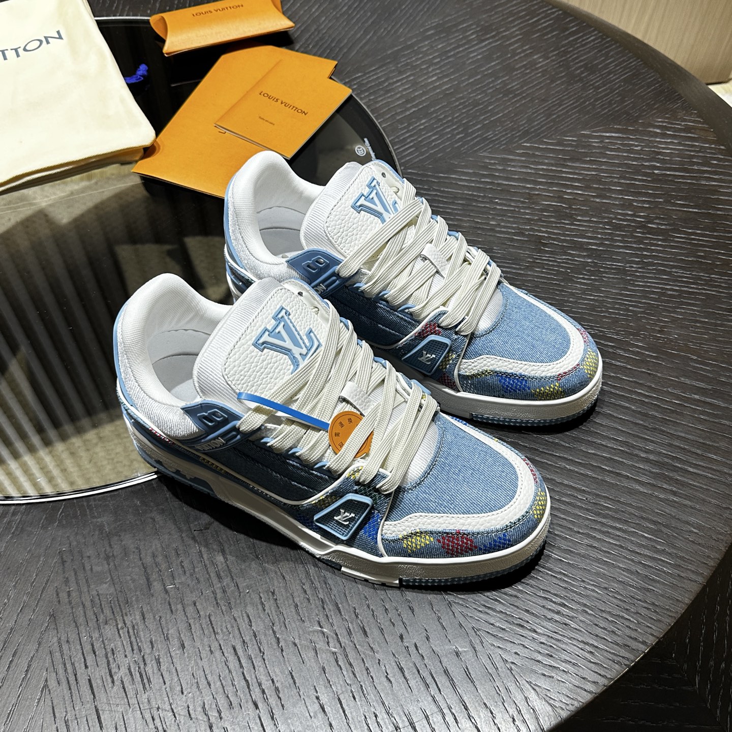 L*V TRAINER Sneakers 1AHCYB