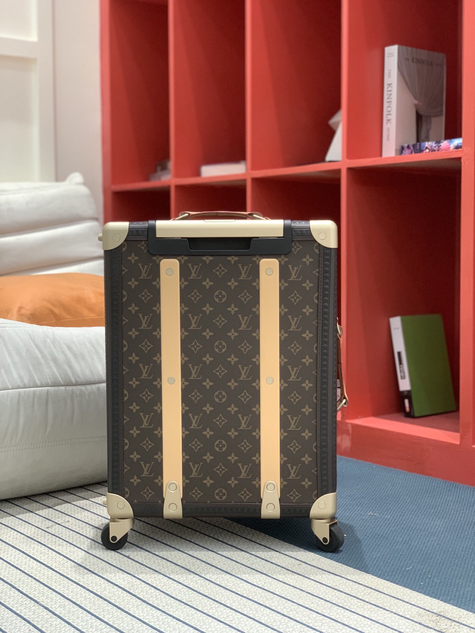 L*V Rolling Trunk