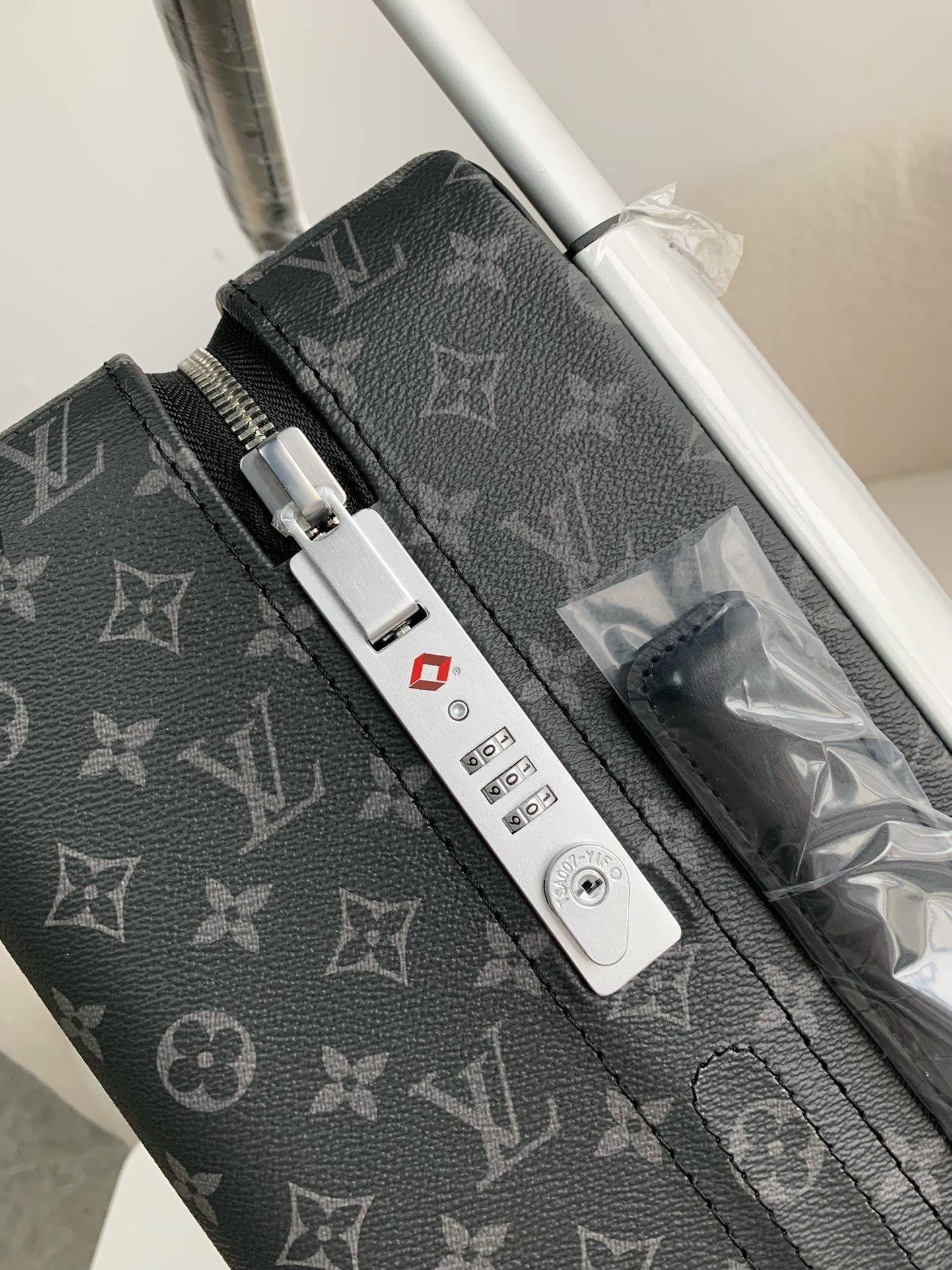L*V suitcase