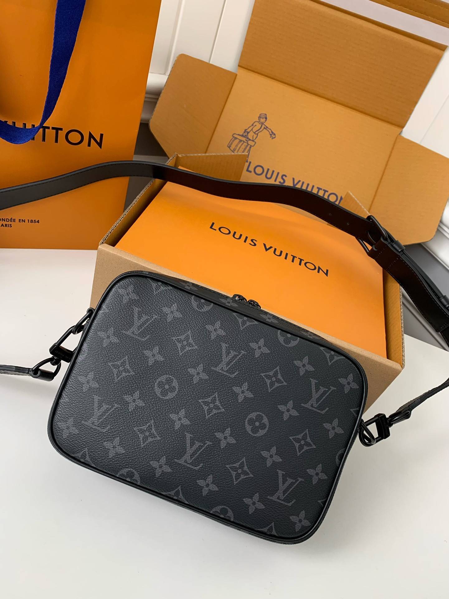 L*V Autumn/Winter New STEAMER Black Flower Messenger Bag M46795, Top Quality