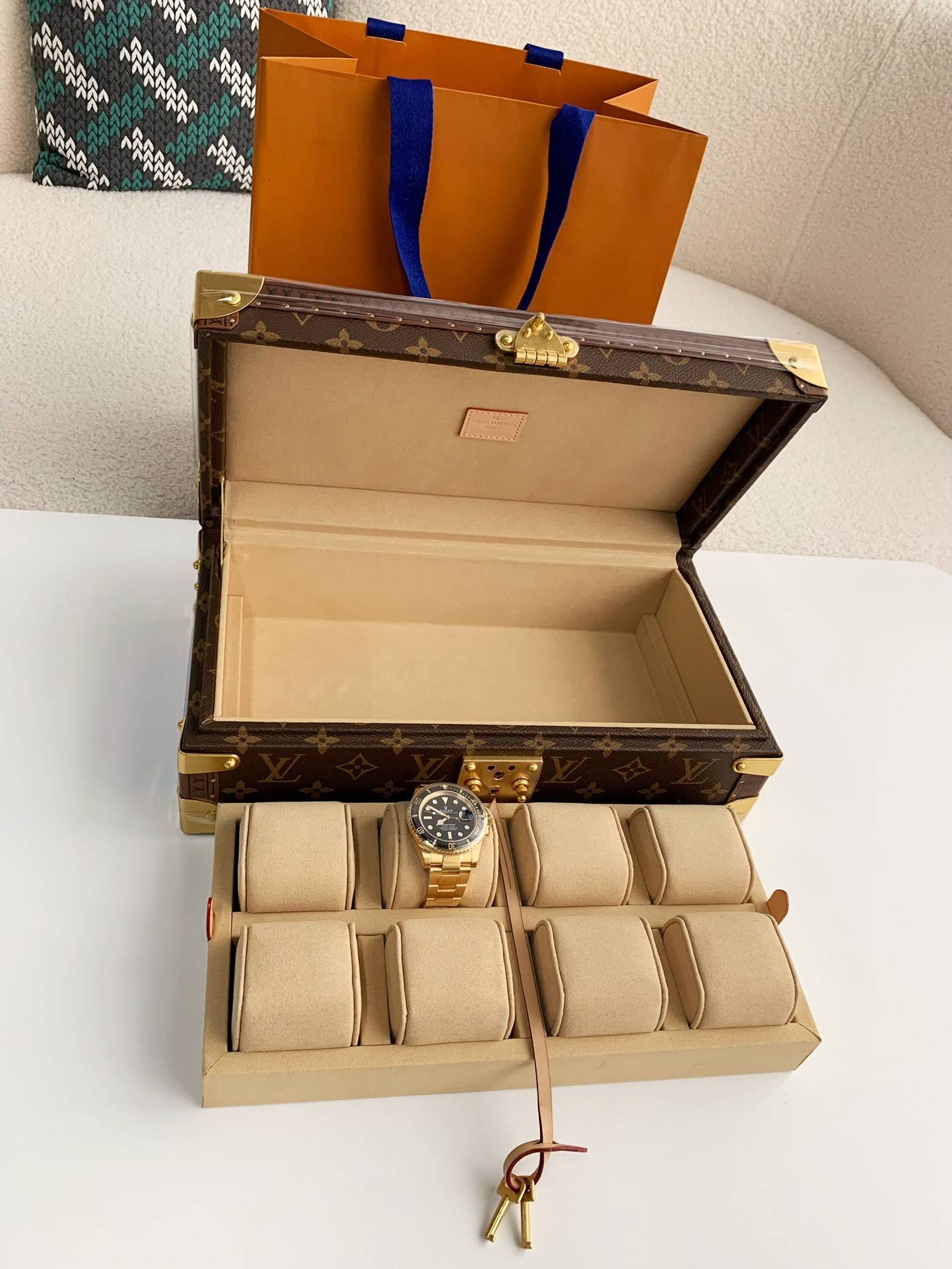 L*V Watch Storage Box Size：34*18*11cm