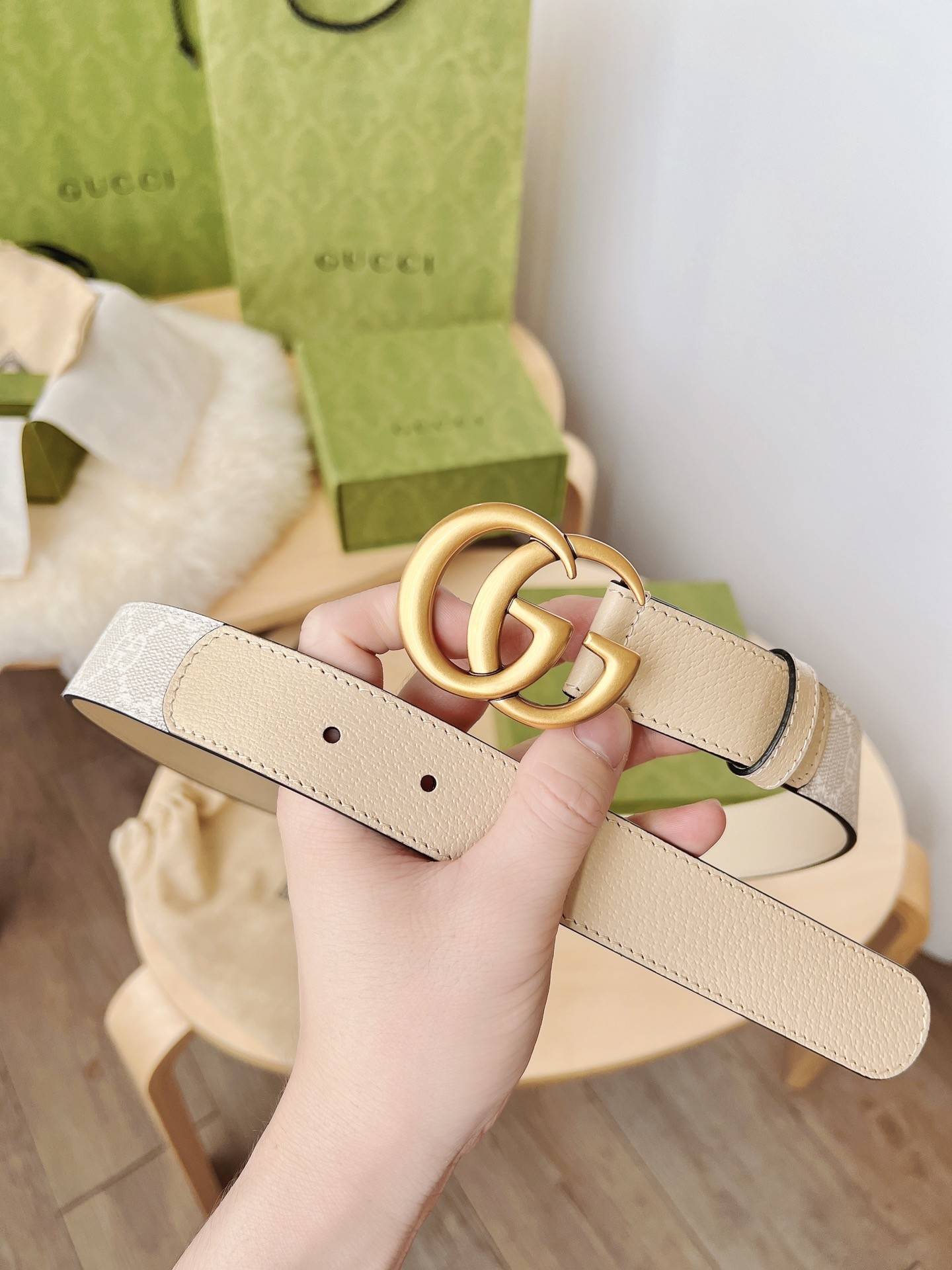 G*u*i  ladies  belt