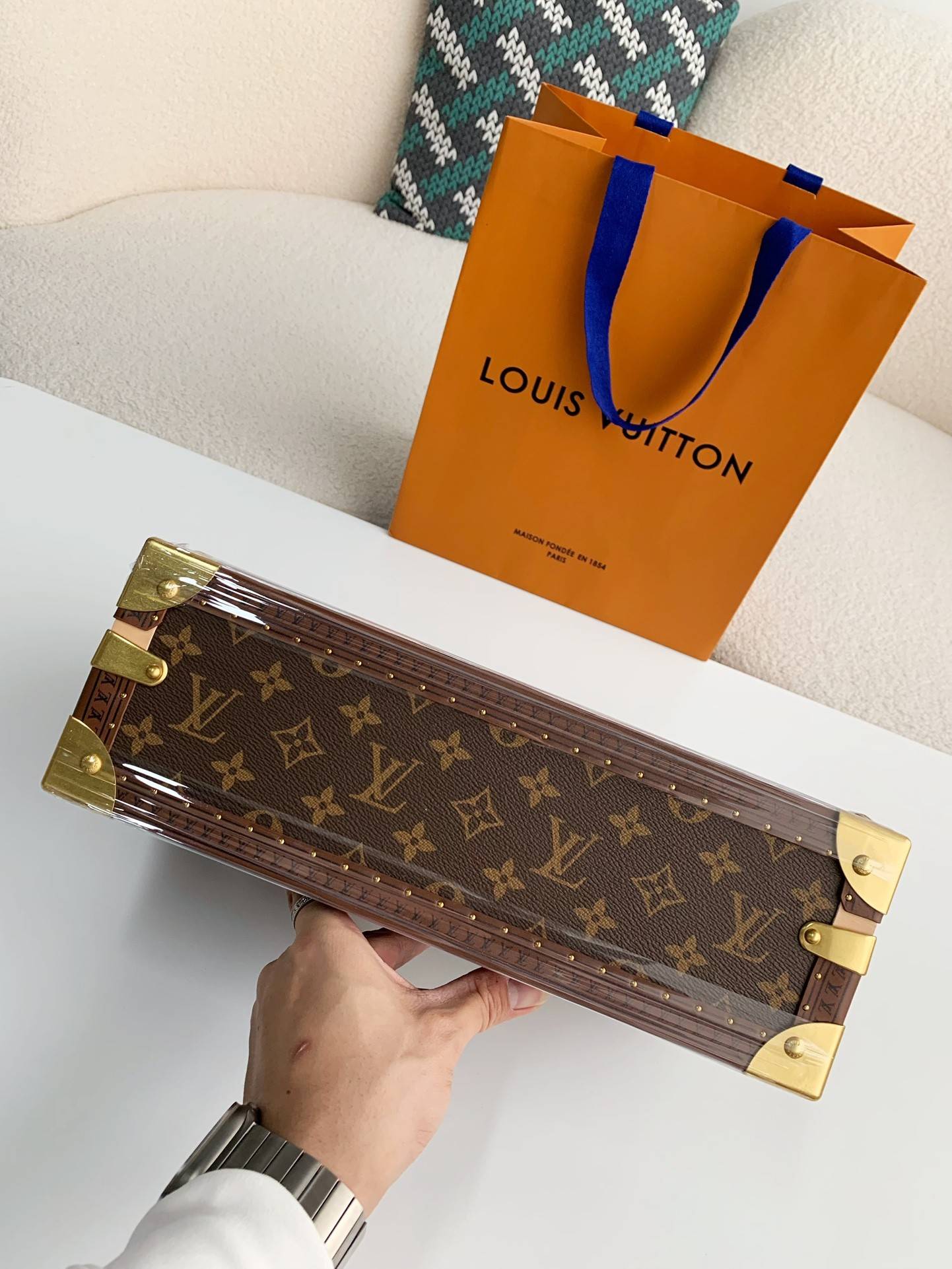 L*V Watch Storage Box Size：34*18*11cm