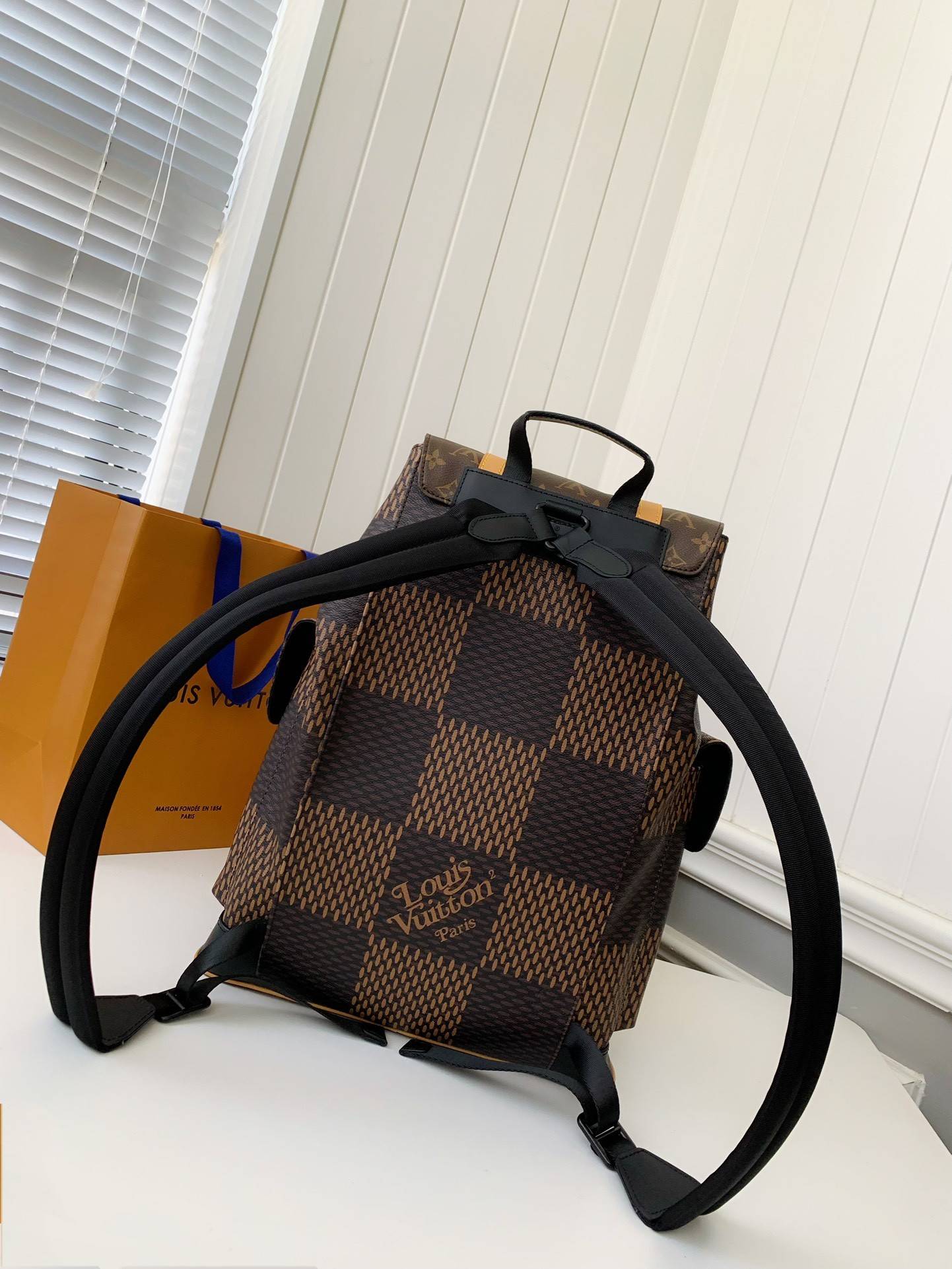 L*V Medium-sized men’s matching colored backpack  M40350  Size：38*44*21cm