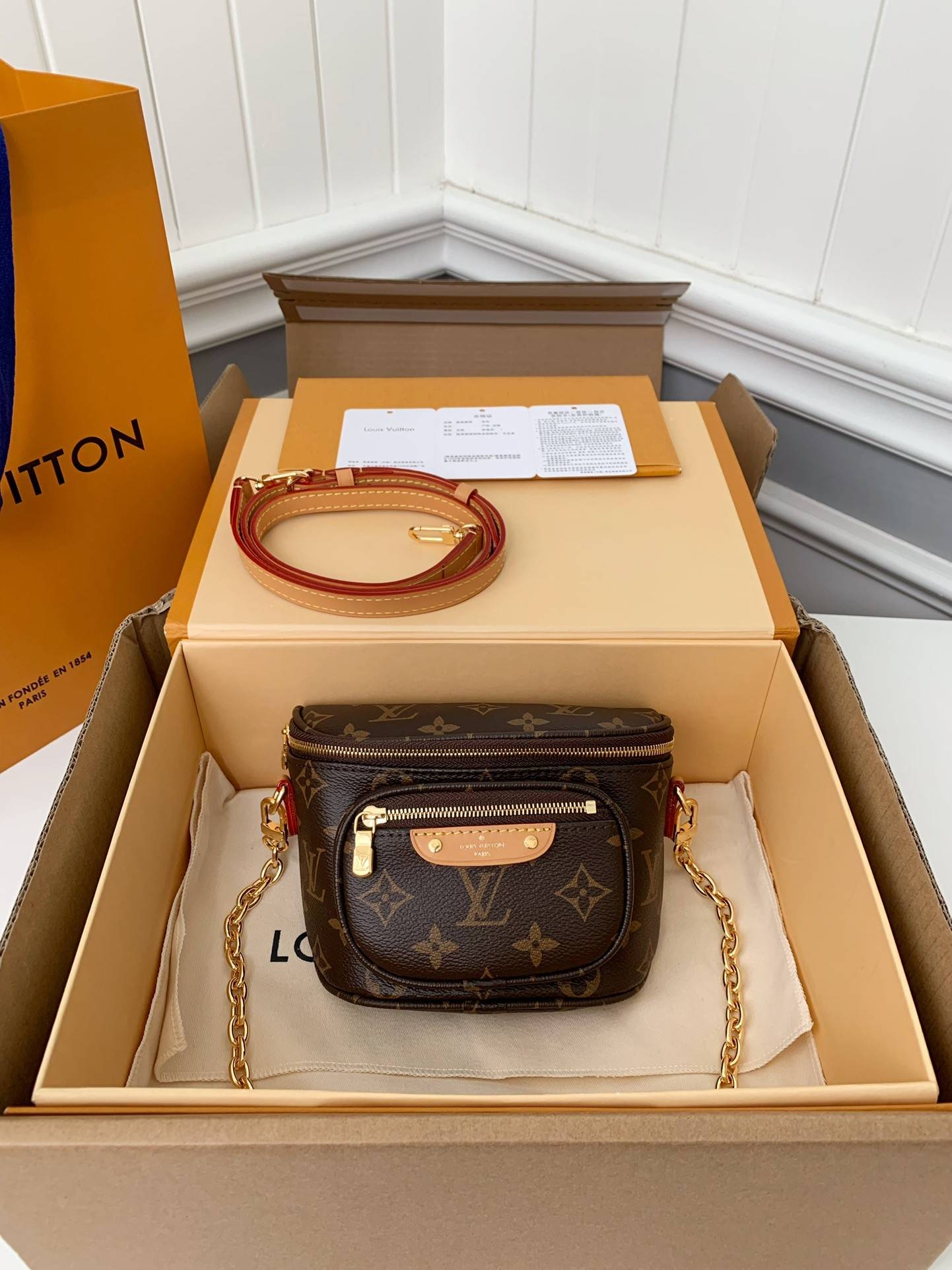 L*V''s new MINI BUMBAG vintage handbag for the season M82335 is of top quality