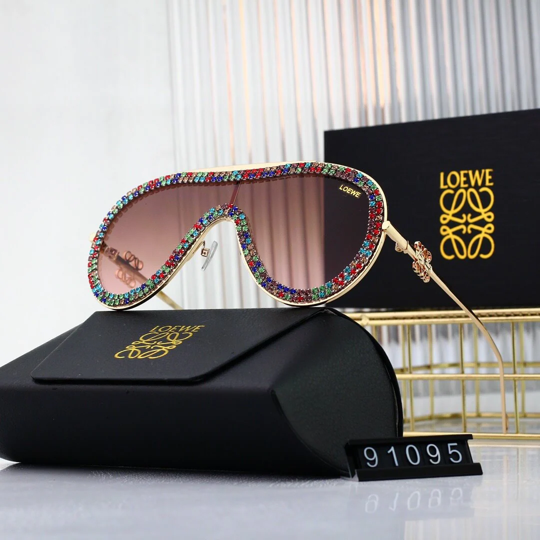 fashionable Di*m*nd shield sunglasses
