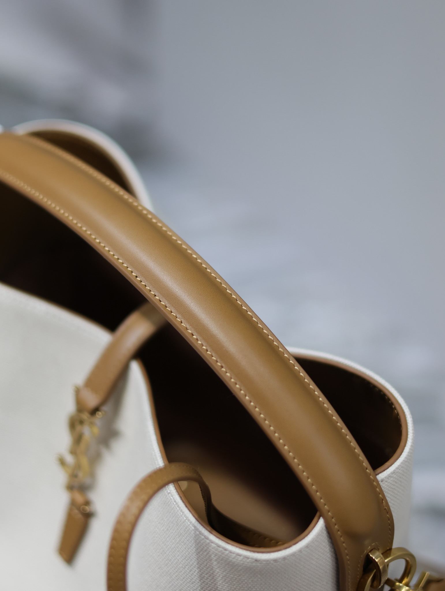 Ysl Le 5à7 Bucket